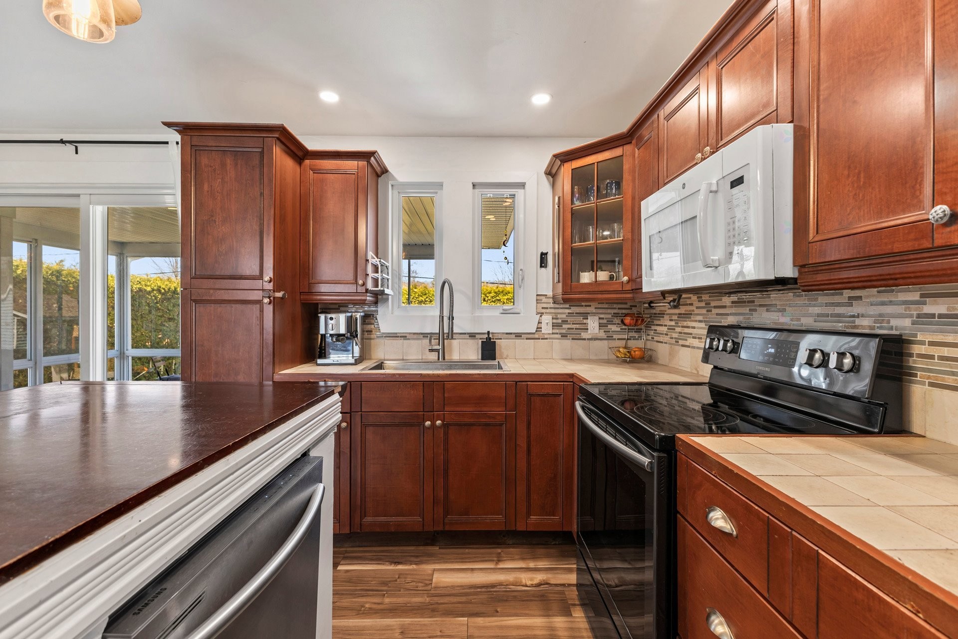









67


22e Avenue

,
Pincourt,




QC
J7W4S2

