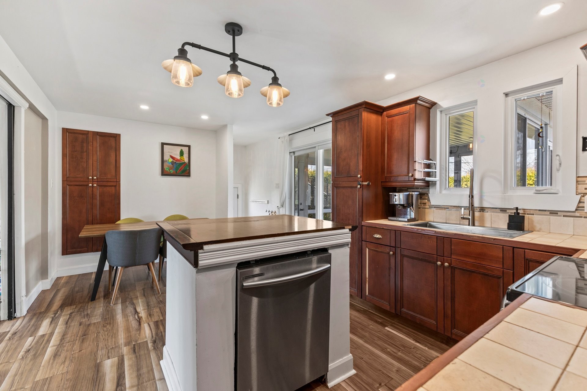 









67


22e Avenue

,
Pincourt,




QC
J7W4S2

