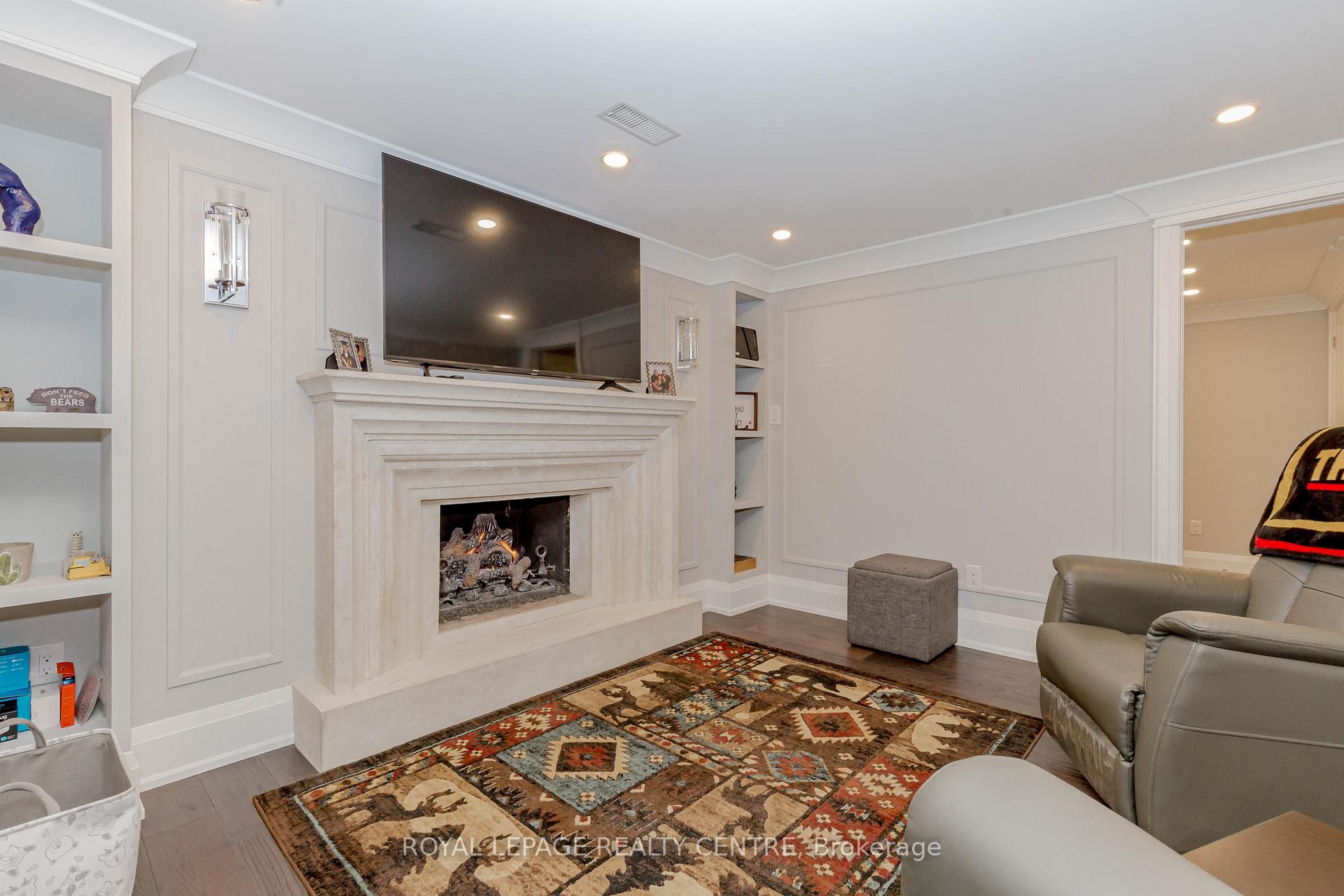 









326


Slade

Crescent, Lower,
Oakville,




ON
L6K 3R4

