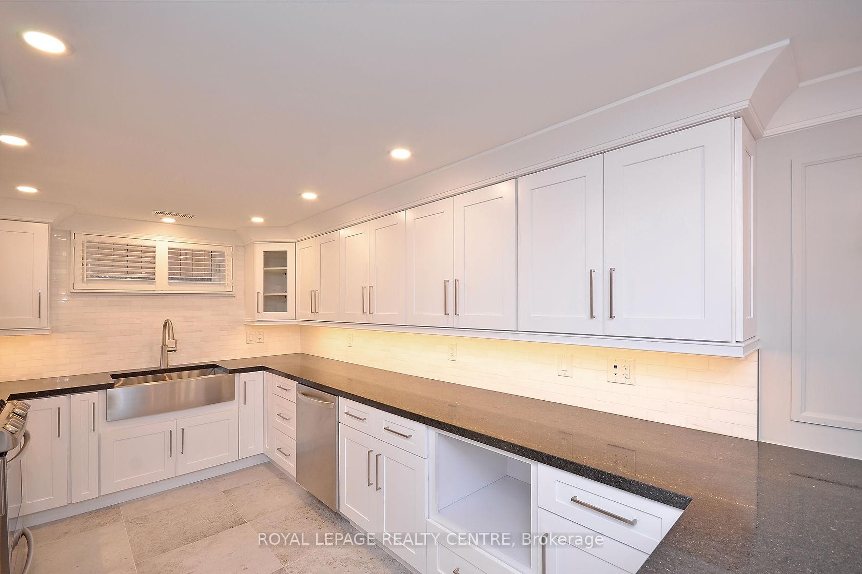 









326


Slade

Crescent, Lower,
Oakville,




ON
L6K 3R4

