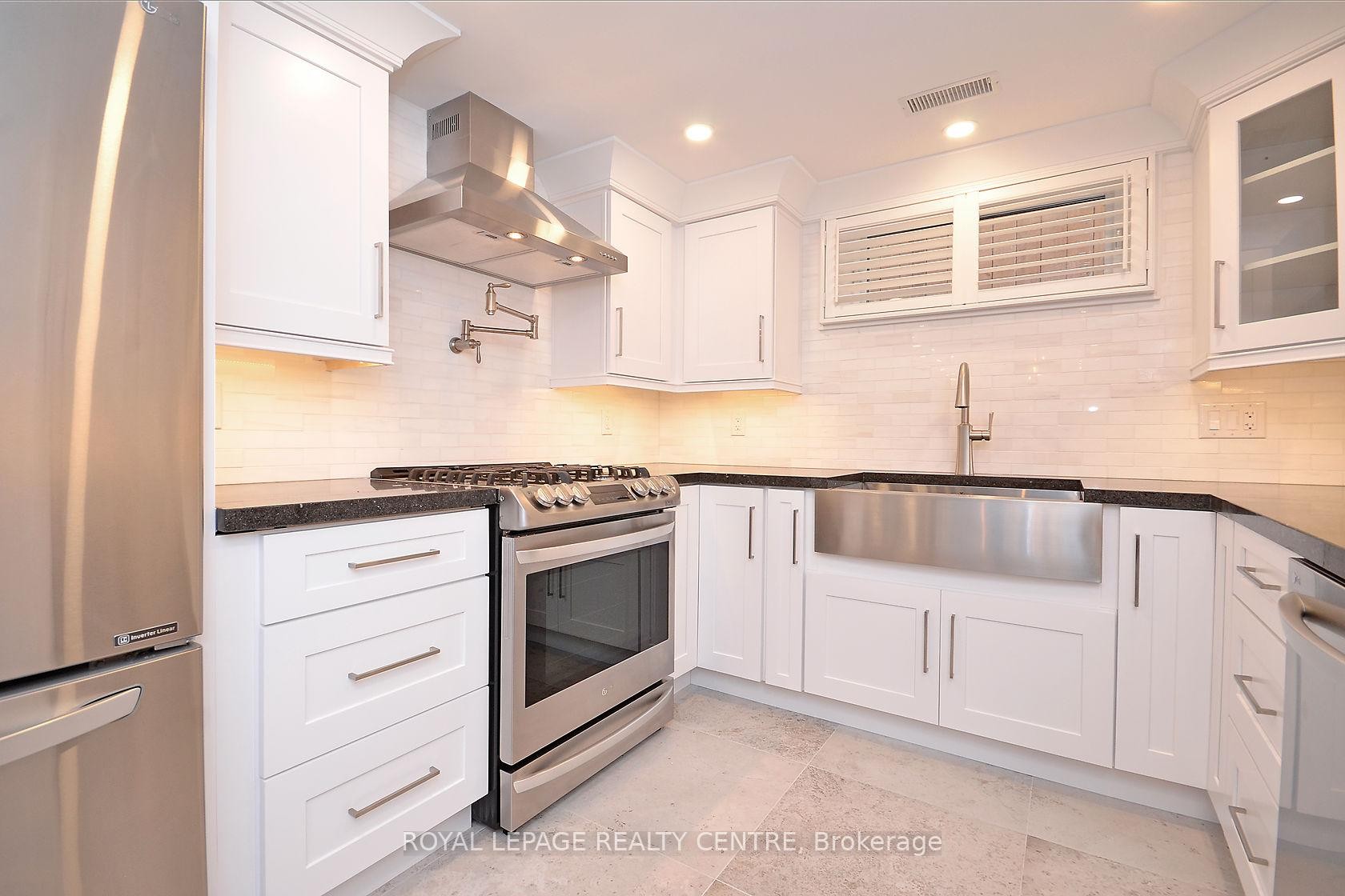 









326


Slade

Crescent, Lower,
Oakville,




ON
L6K 3R4

