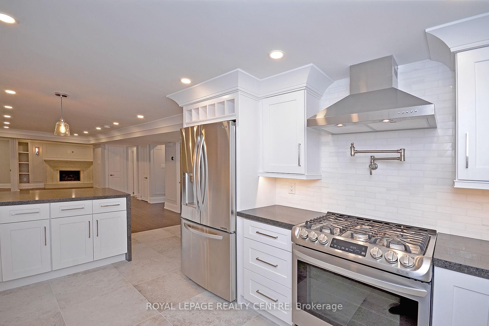 









326


Slade

Crescent, Lower,
Oakville,




ON
L6K 3R4

