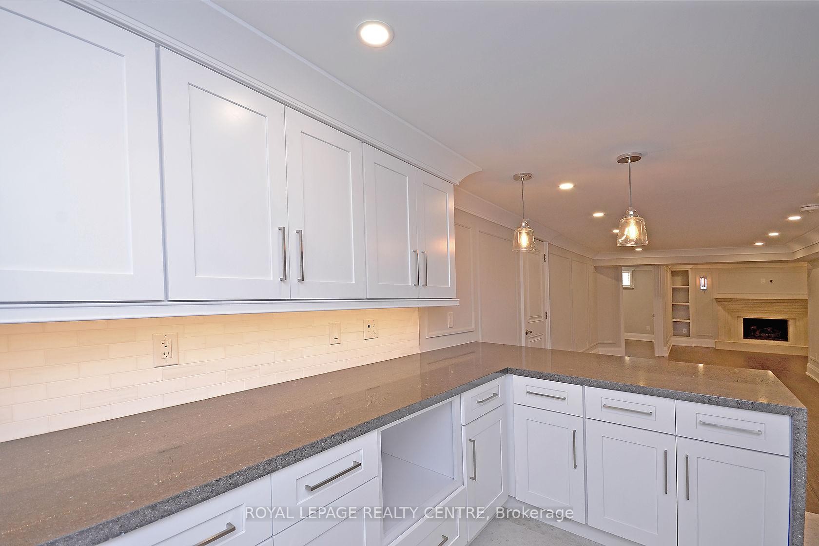 









326


Slade

Crescent, Lower,
Oakville,




ON
L6K 3R4


