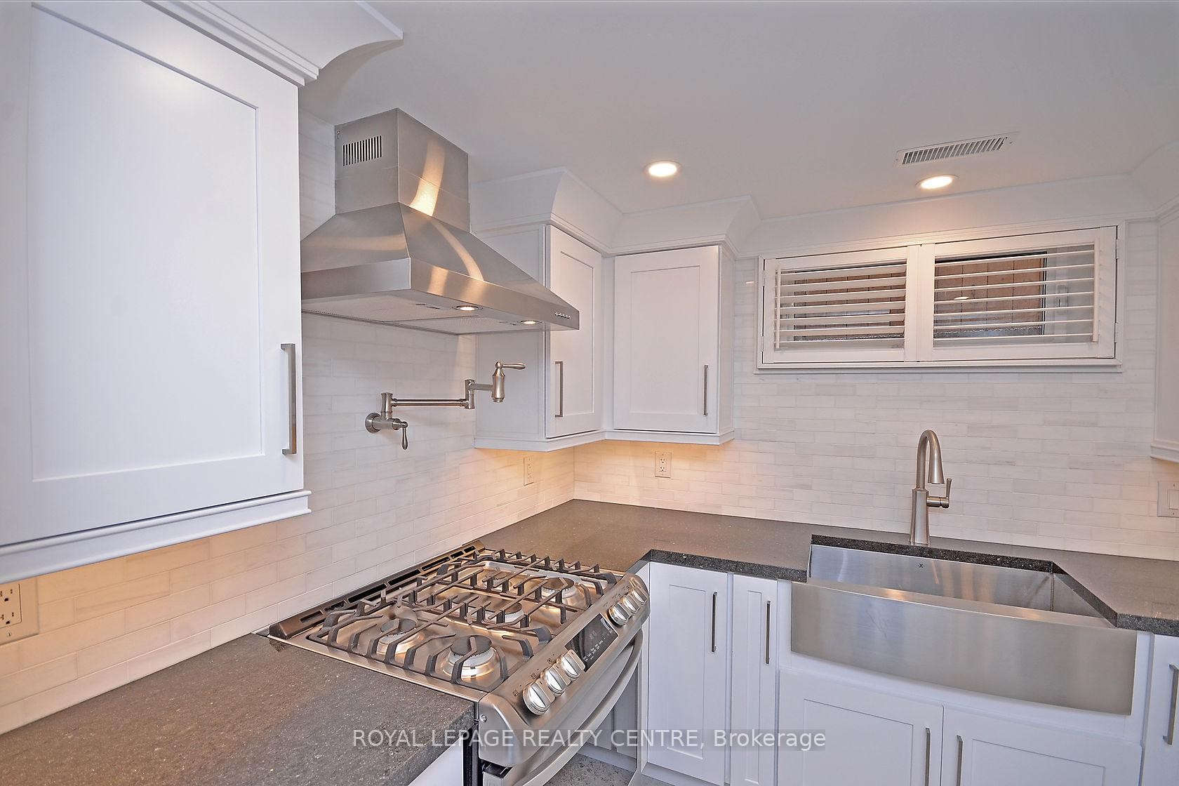 









326


Slade

Crescent, Lower,
Oakville,




ON
L6K 3R4


