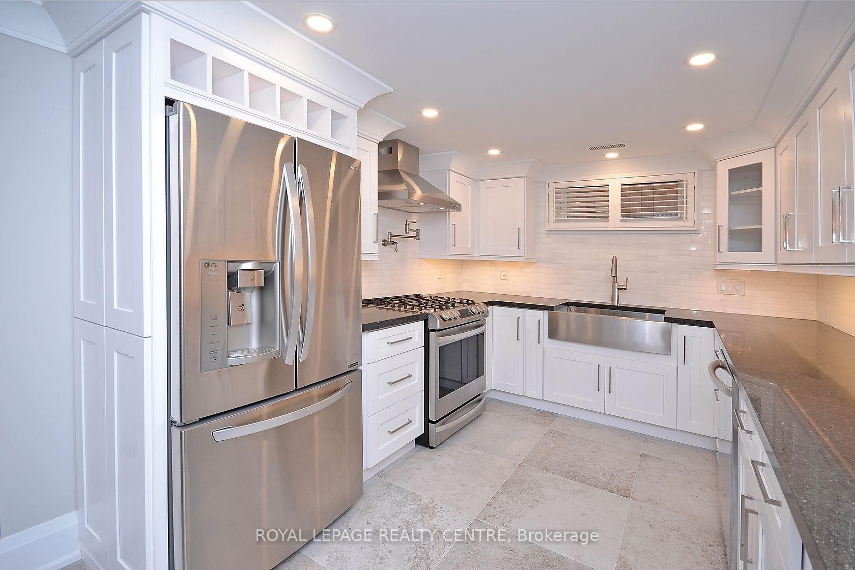 









326


Slade

Crescent, Lower,
Oakville,




ON
L6K 3R4

