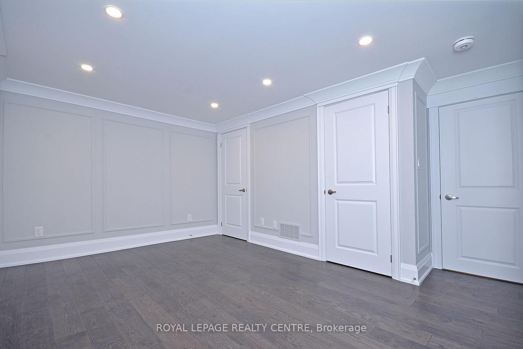 









326


Slade

Crescent, Lower,
Oakville,




ON
L6K 3R4

