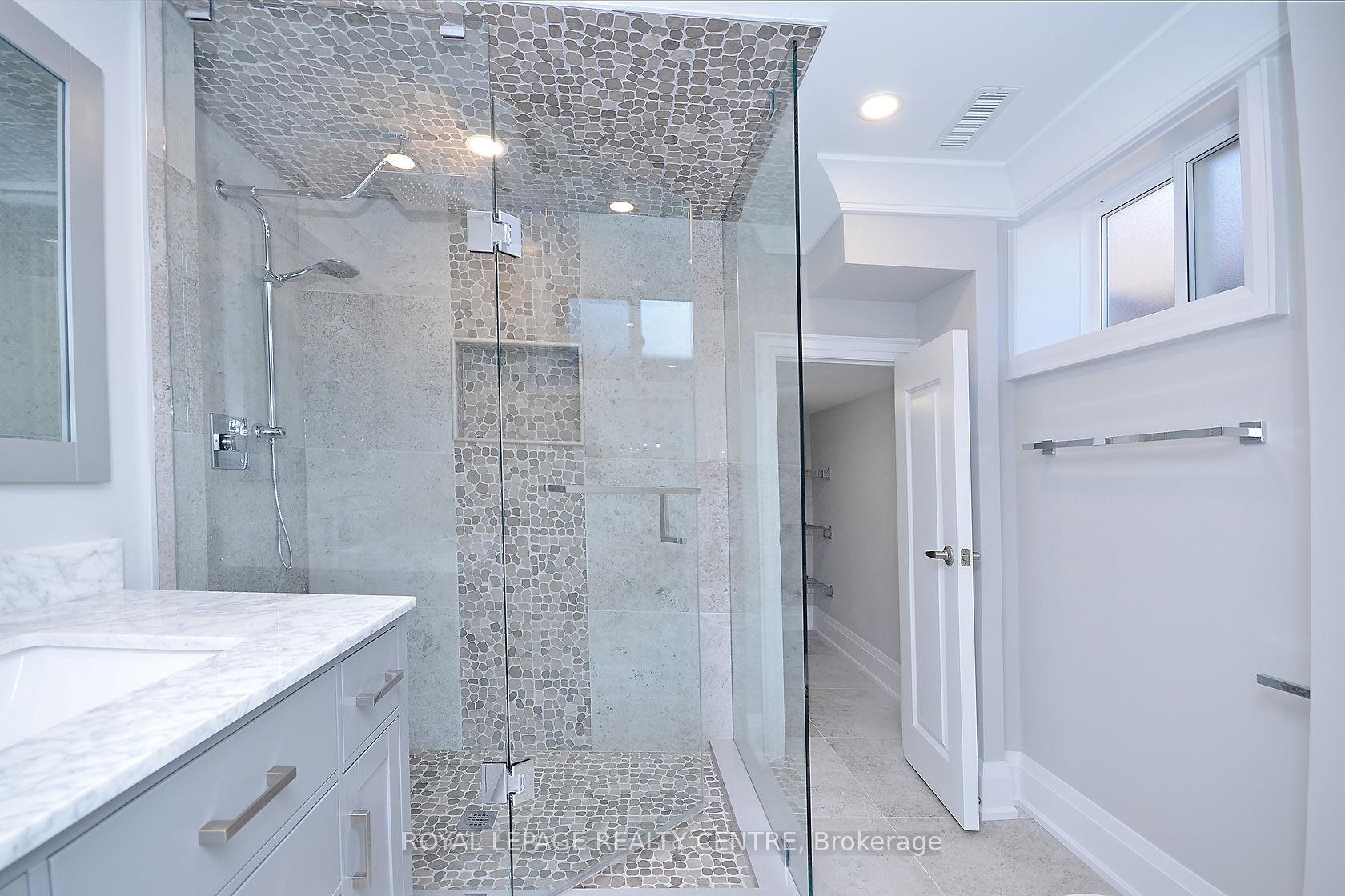 









326


Slade

Crescent, Lower,
Oakville,




ON
L6K 3R4

