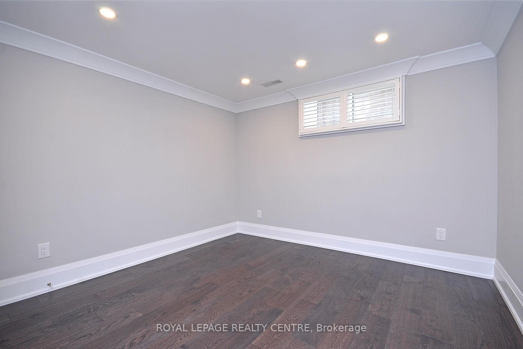 









326


Slade

Crescent, Lower,
Oakville,




ON
L6K 3R4

