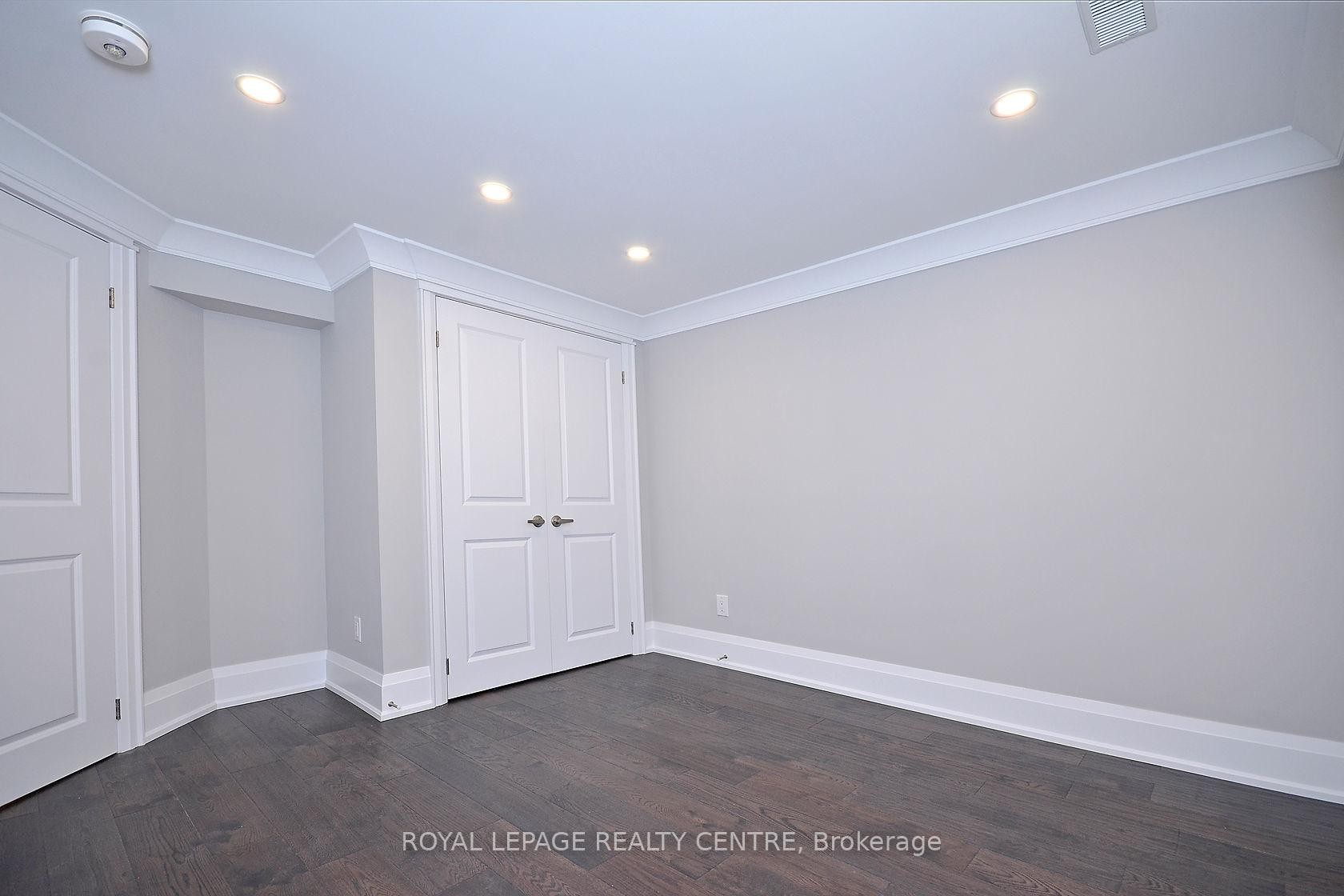 









326


Slade

Crescent, Lower,
Oakville,




ON
L6K 3R4

