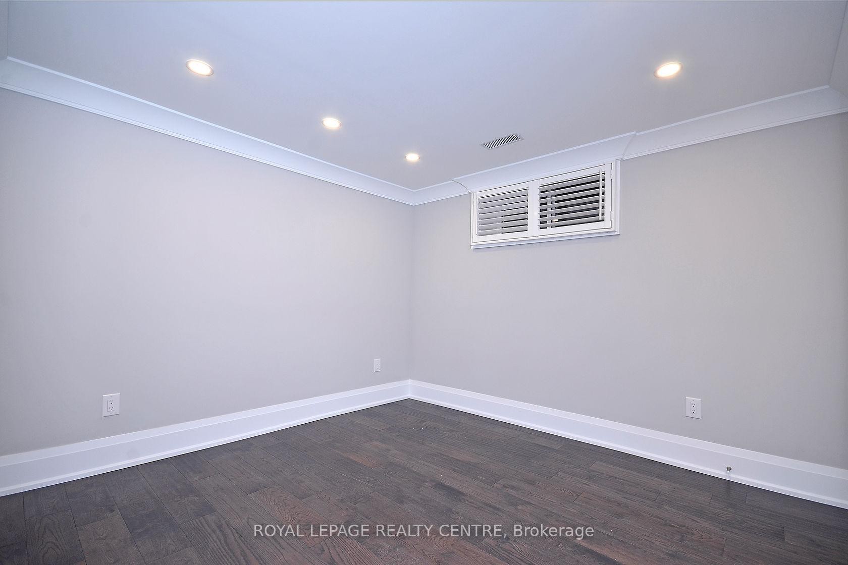 









326


Slade

Crescent, Lower,
Oakville,




ON
L6K 3R4

