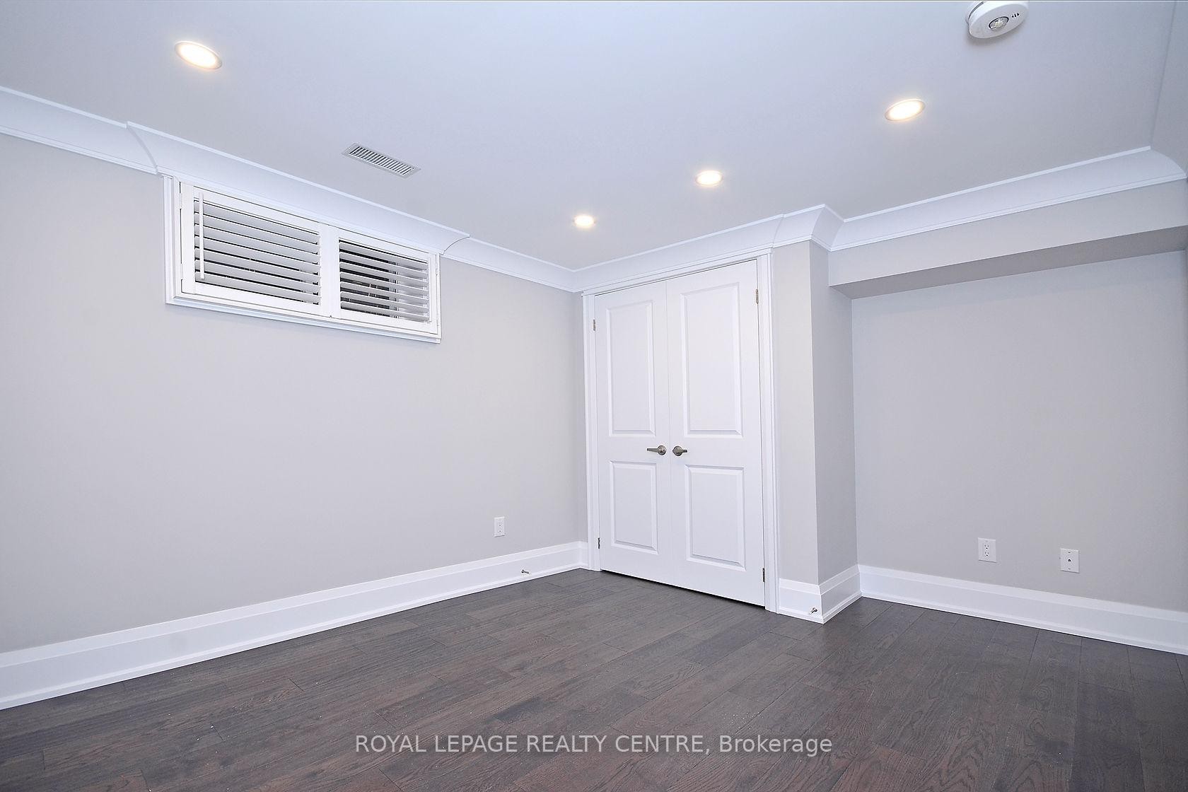 









326


Slade

Crescent, Lower,
Oakville,




ON
L6K 3R4


