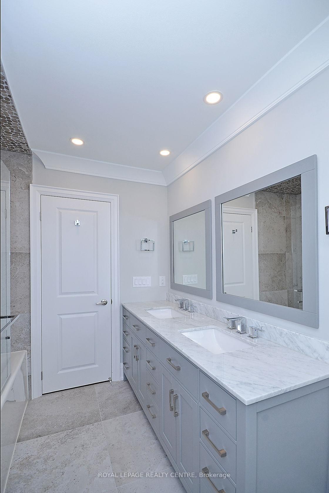 









326


Slade

Crescent, Lower,
Oakville,




ON
L6K 3R4

