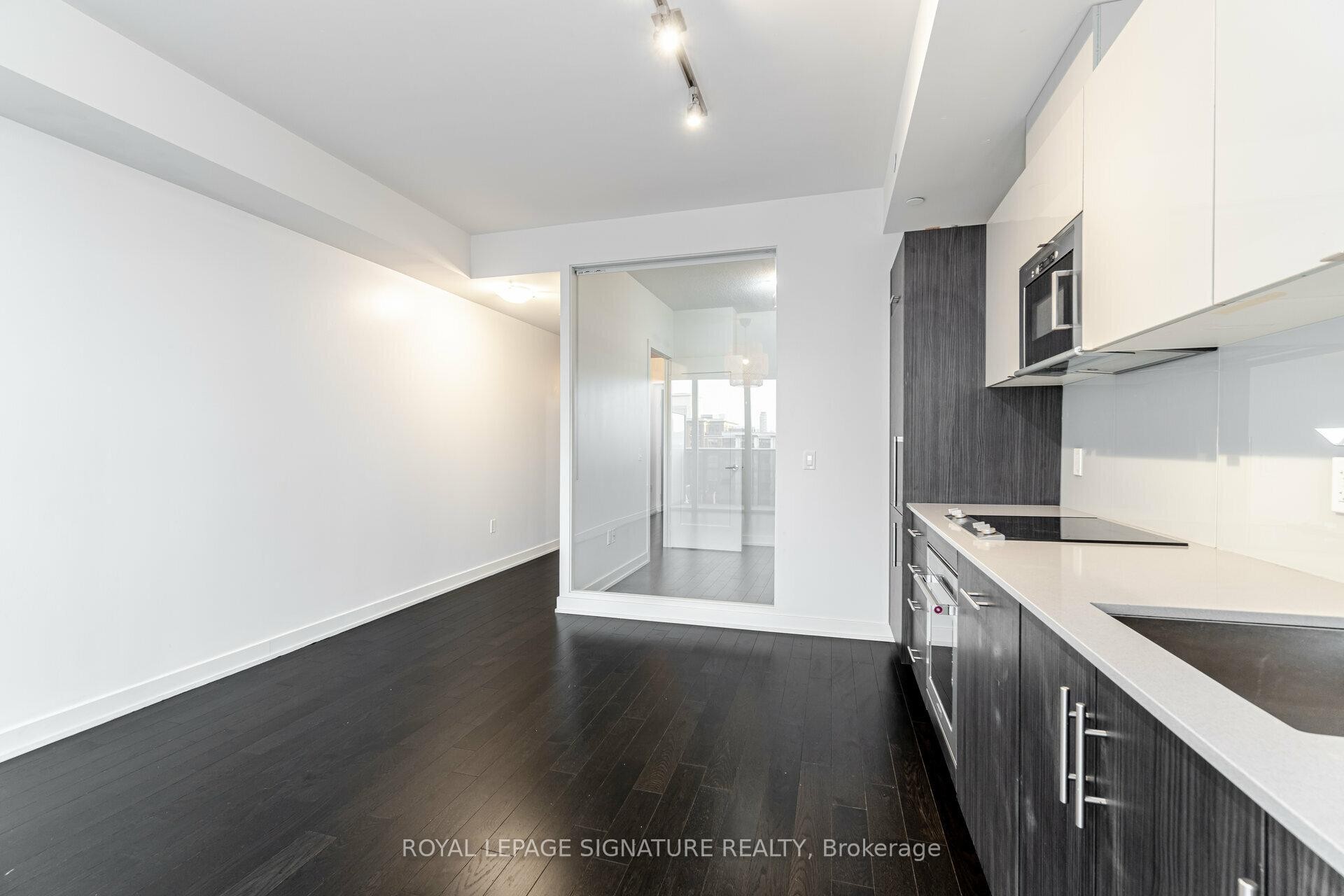 









330


Richmond

Street West, 811,
Toronto,




ON
M5V 1X2

