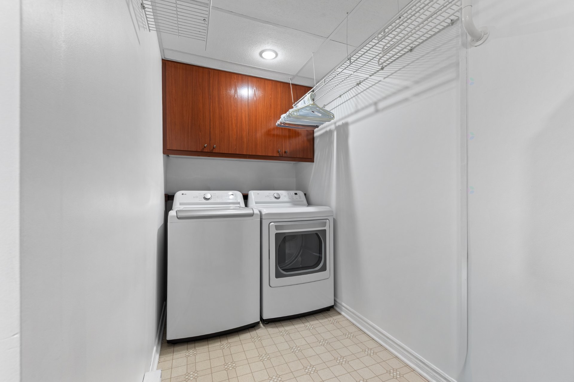 









37


Rue Pierre-Nolin

,
Saint-Jean-sur-Richelieu,




QC
J2W3A4

