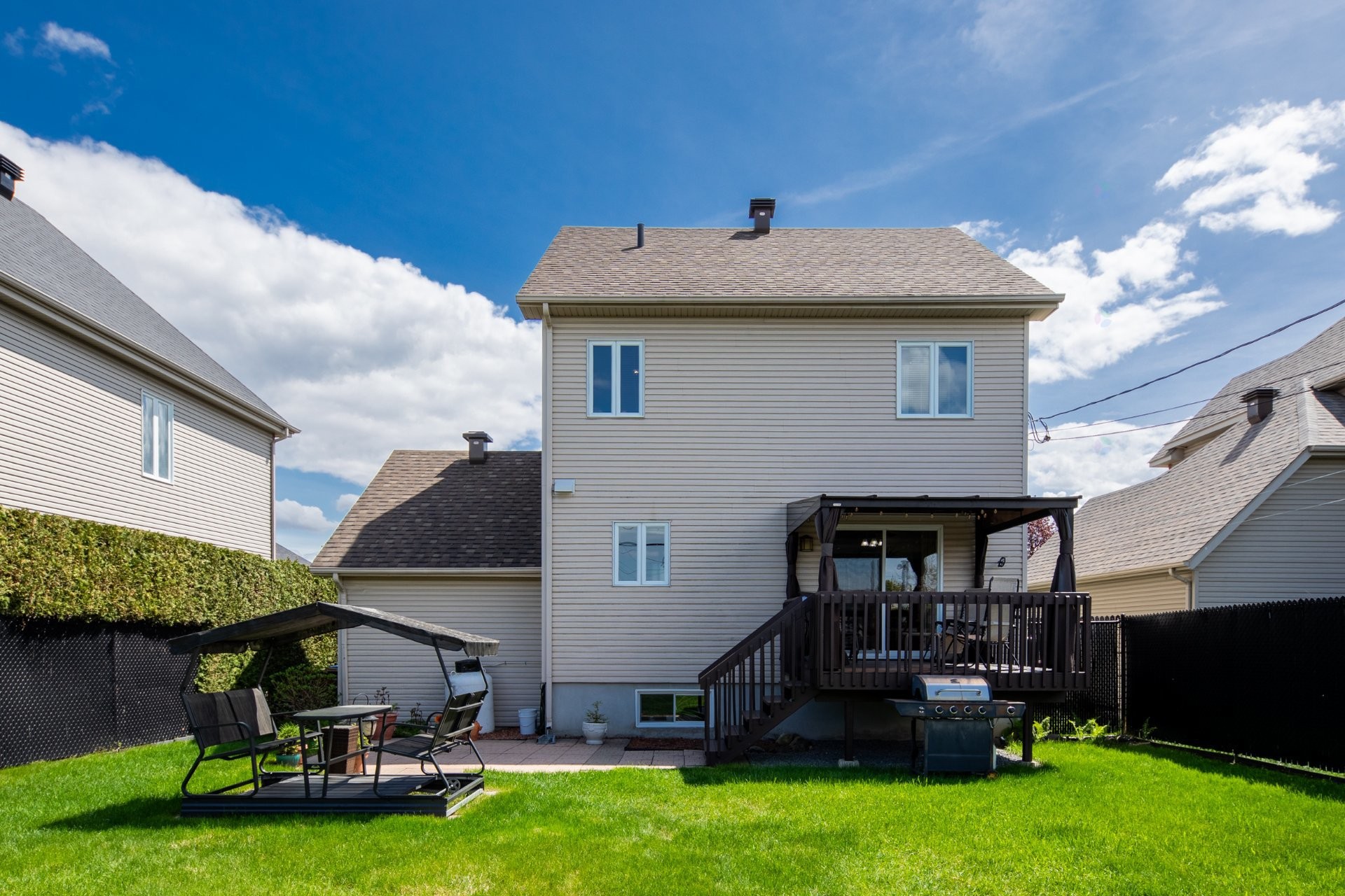 









37


Rue Pierre-Nolin

,
Saint-Jean-sur-Richelieu,




QC
J2W3A4

