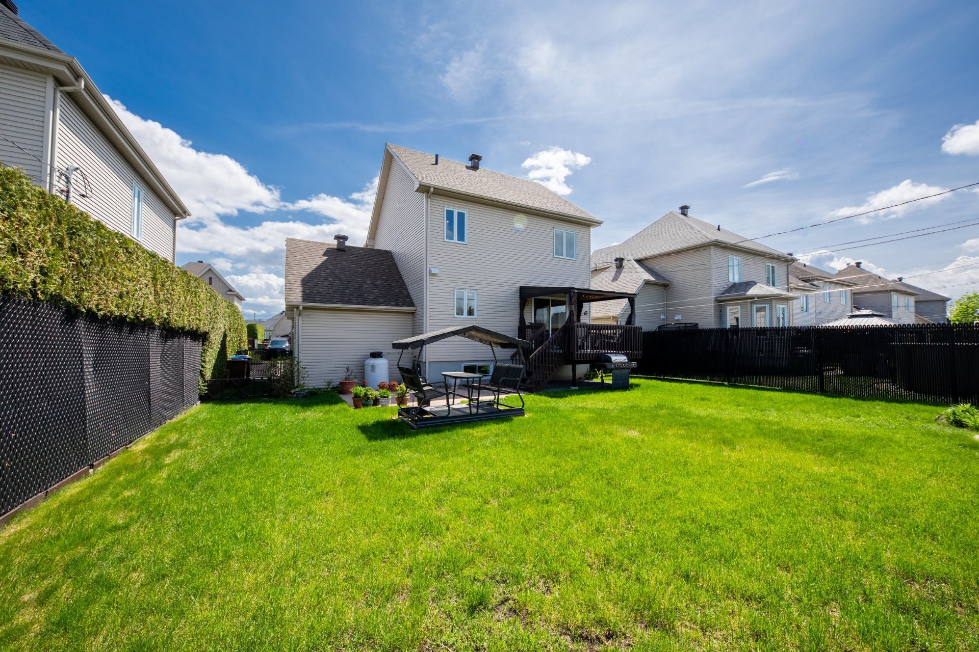 









37


Rue Pierre-Nolin

,
Saint-Jean-sur-Richelieu,




QC
J2W3A4

