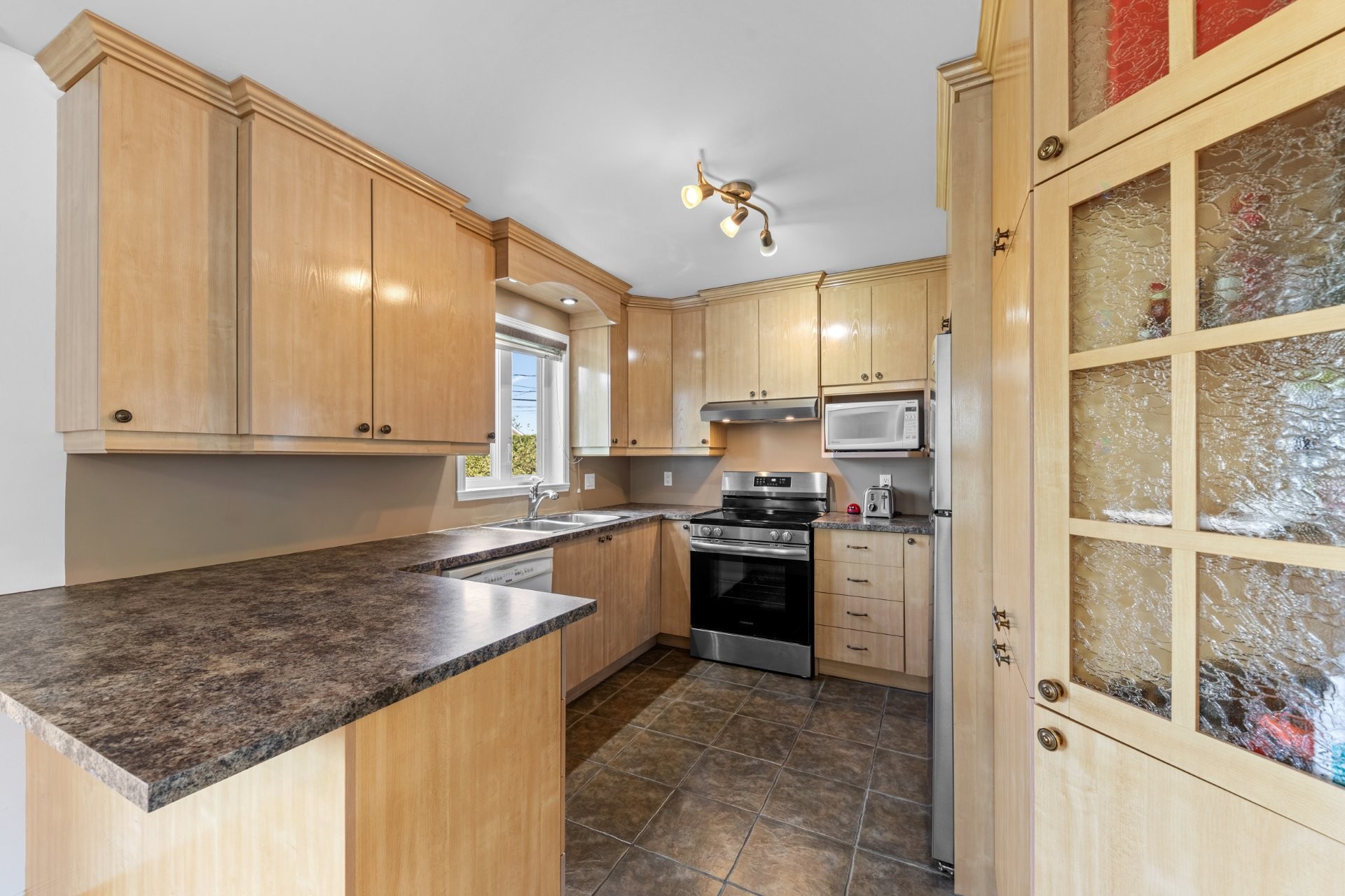 









37


Rue Pierre-Nolin

,
Saint-Jean-sur-Richelieu,




QC
J2W3A4


