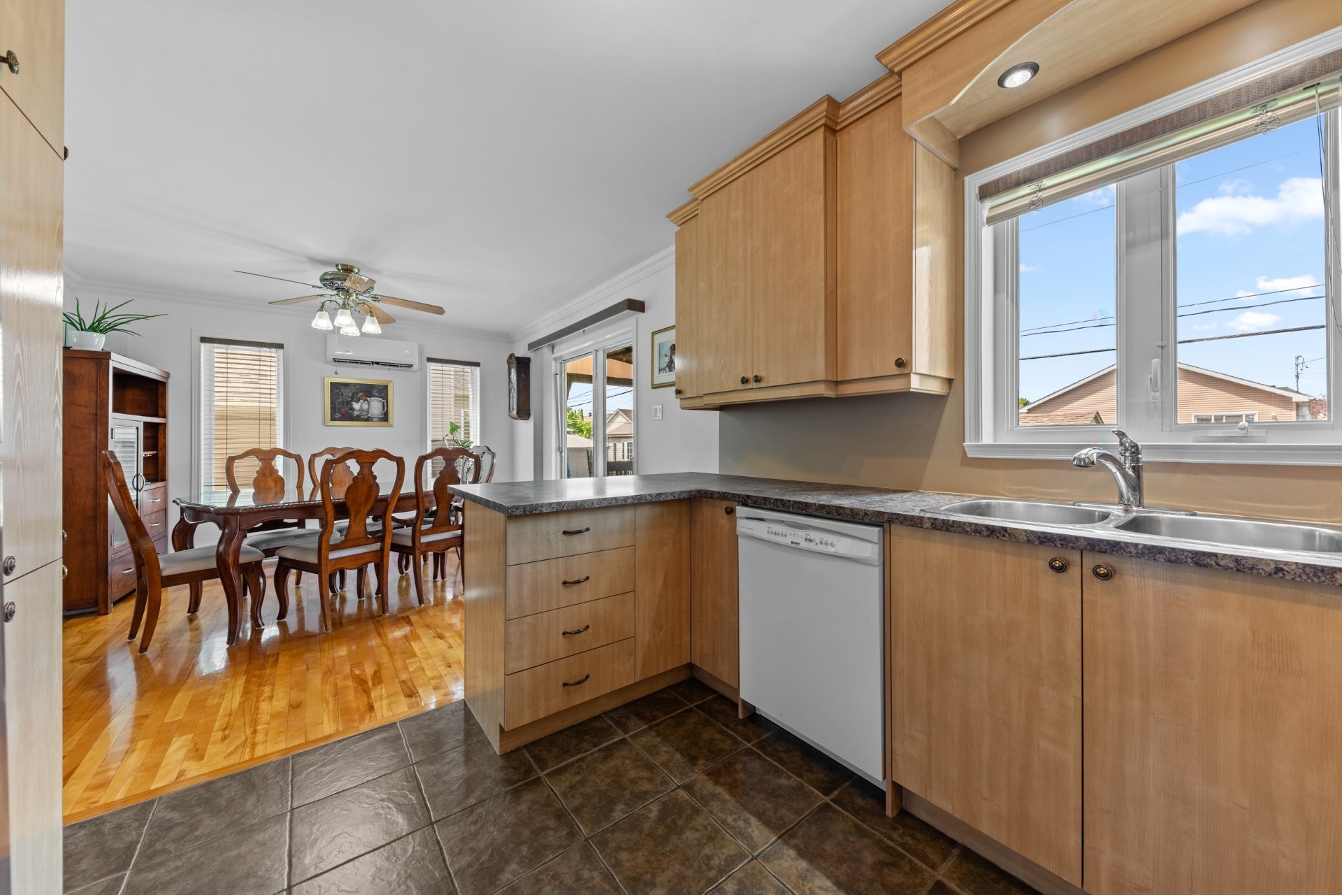 









37


Rue Pierre-Nolin

,
Saint-Jean-sur-Richelieu,




QC
J2W3A4

