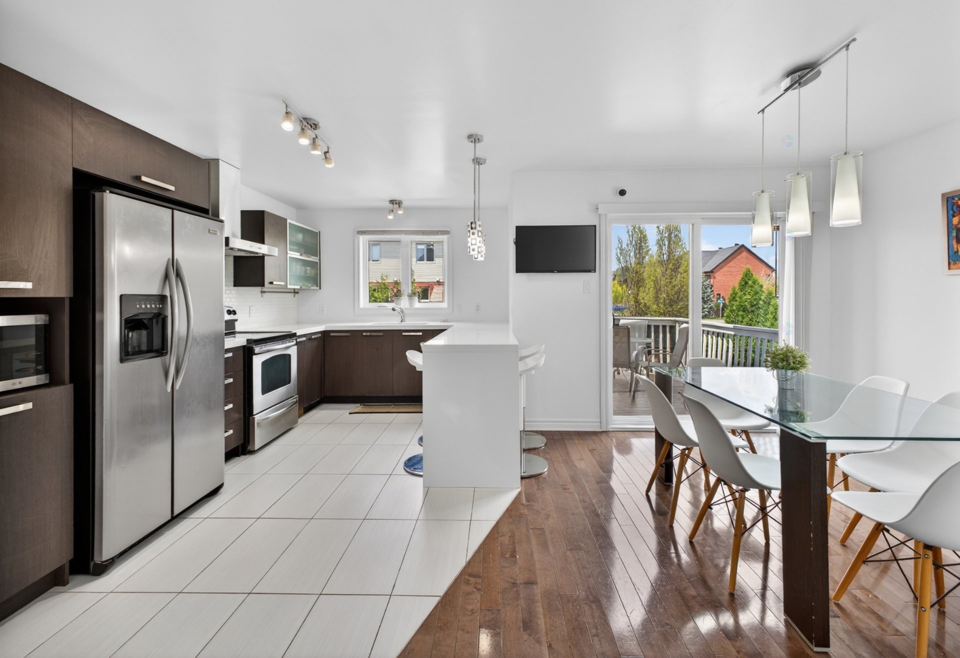 









3277


Rue des Monarques

,
Longueuil (Saint-Hubert),




QC
J3Y0G7


