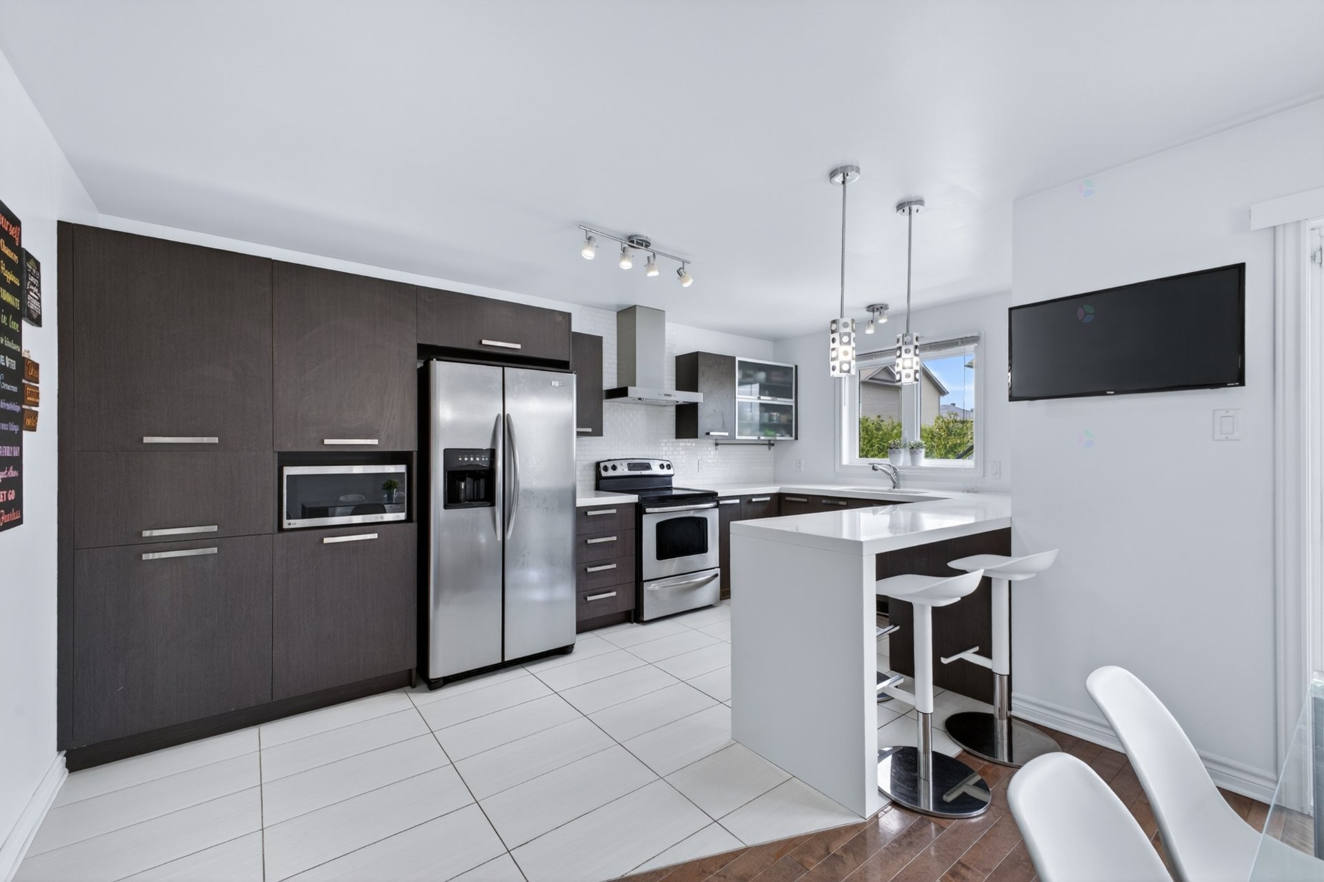 









3277


Rue des Monarques

,
Longueuil (Saint-Hubert),




QC
J3Y0G7

