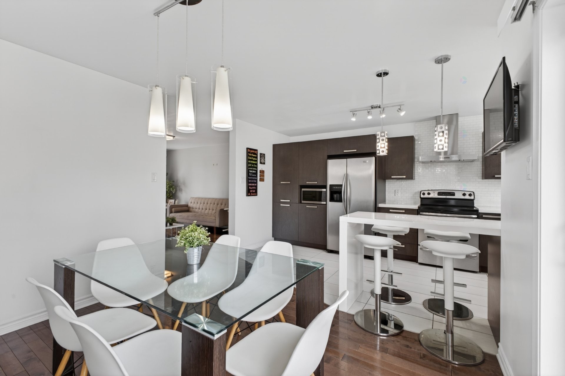 









3277


Rue des Monarques

,
Longueuil (Saint-Hubert),




QC
J3Y0G7

