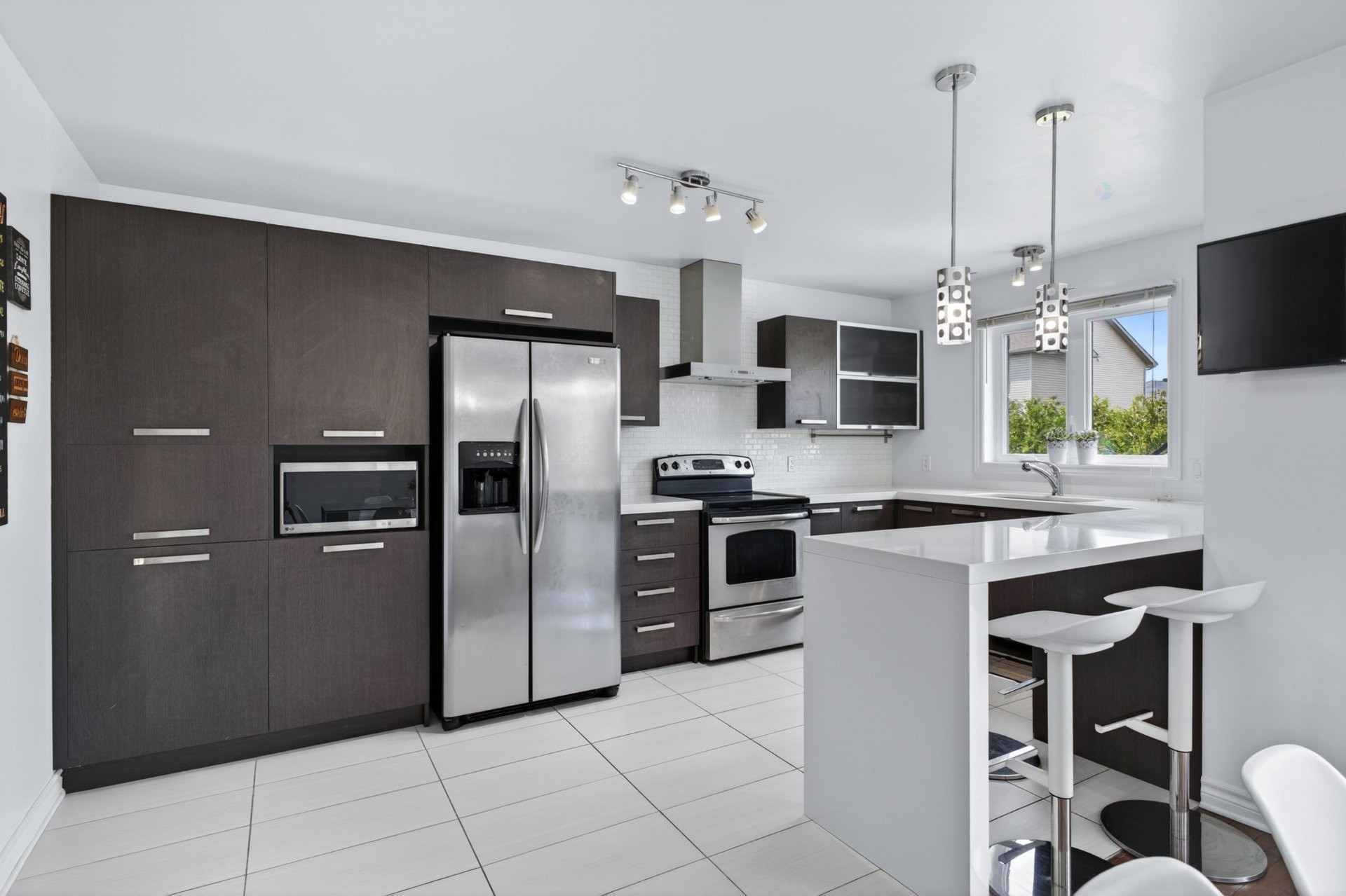 









3277


Rue des Monarques

,
Longueuil (Saint-Hubert),




QC
J3Y0G7

