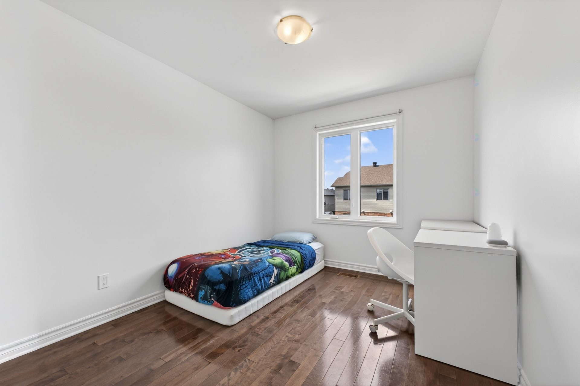 









3277


Rue des Monarques

,
Longueuil (Saint-Hubert),




QC
J3Y0G7


