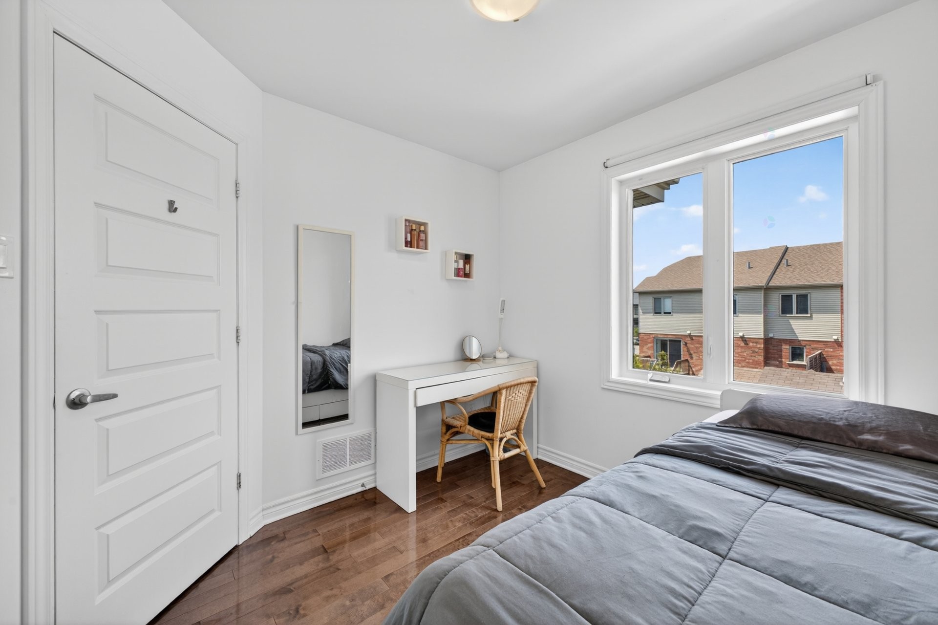









3277


Rue des Monarques

,
Longueuil (Saint-Hubert),




QC
J3Y0G7

