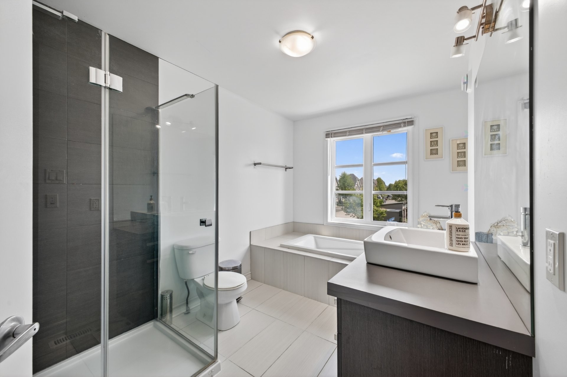 









3277


Rue des Monarques

,
Longueuil (Saint-Hubert),




QC
J3Y0G7

