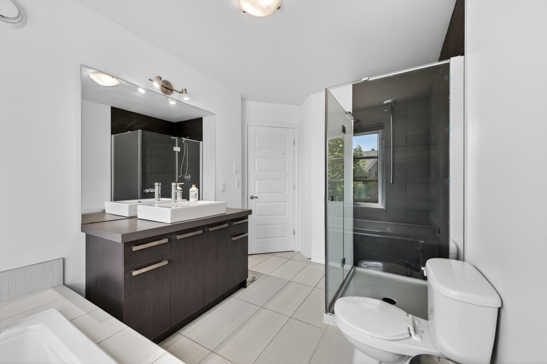 









3277


Rue des Monarques

,
Longueuil (Saint-Hubert),




QC
J3Y0G7

