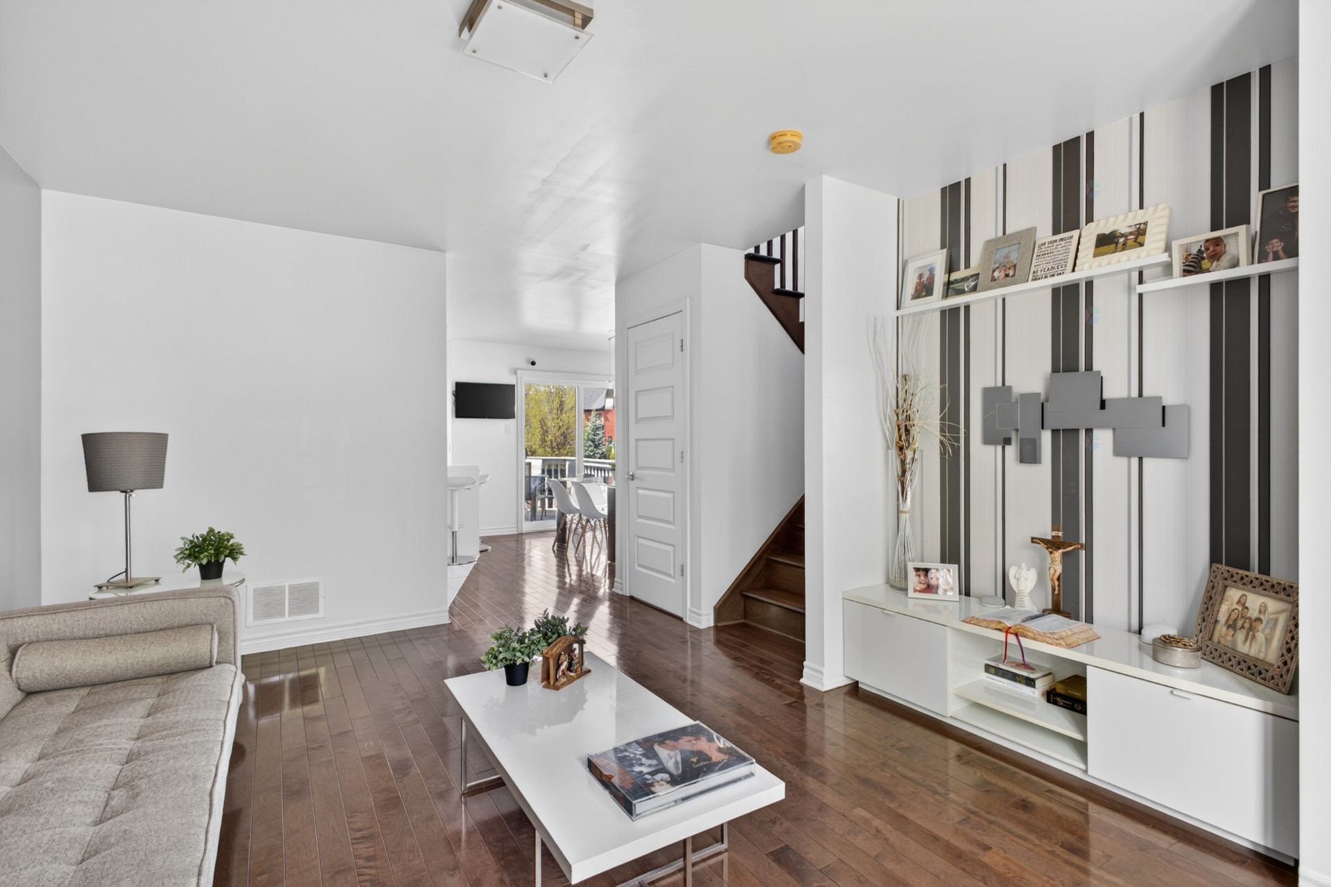 









3277


Rue des Monarques

,
Longueuil (Saint-Hubert),




QC
J3Y0G7


