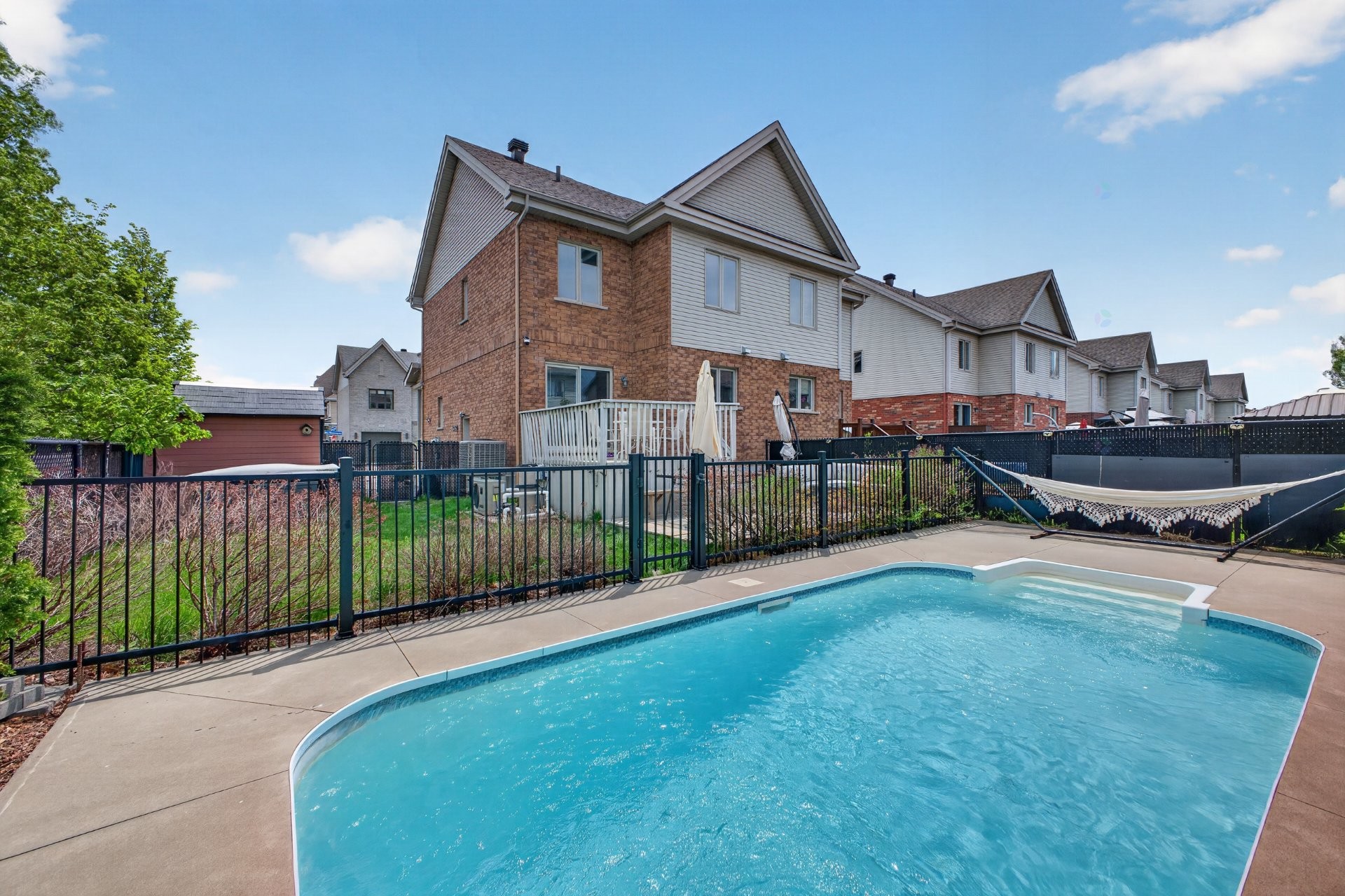 









3277


Rue des Monarques

,
Longueuil (Saint-Hubert),




QC
J3Y0G7

