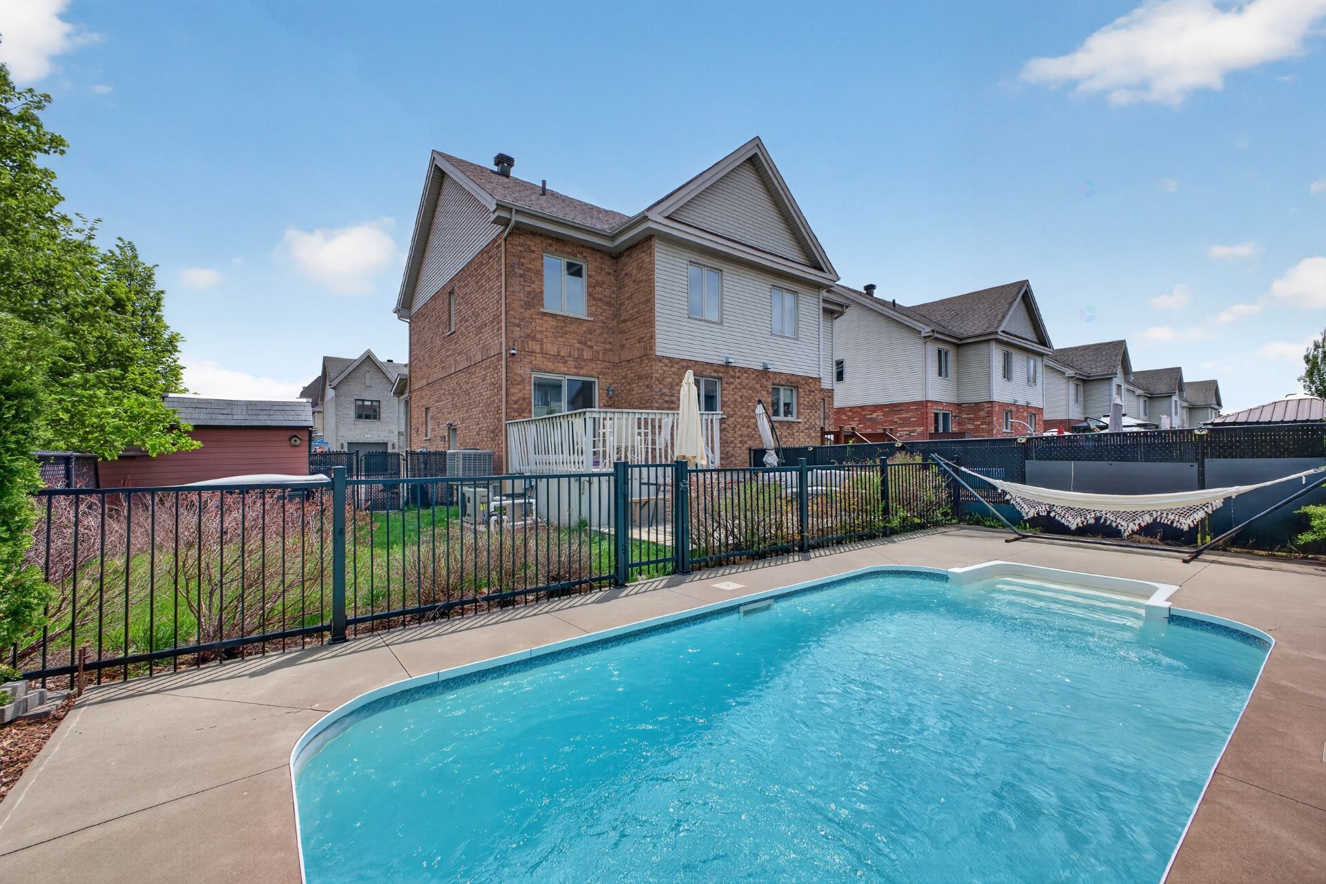 









3277


Rue des Monarques

,
Longueuil (Saint-Hubert),




QC
J3Y0G7

