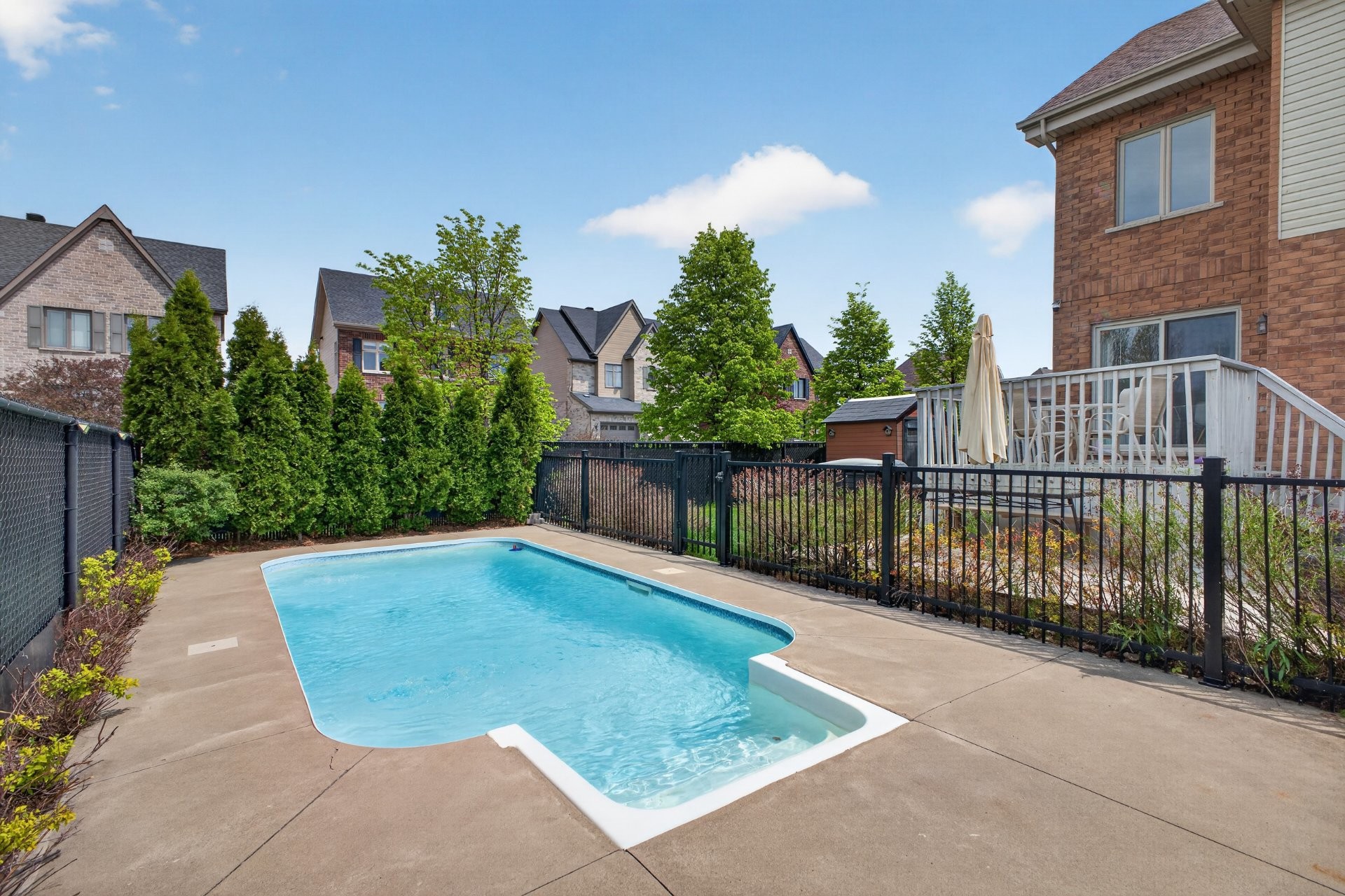 









3277


Rue des Monarques

,
Longueuil (Saint-Hubert),




QC
J3Y0G7

