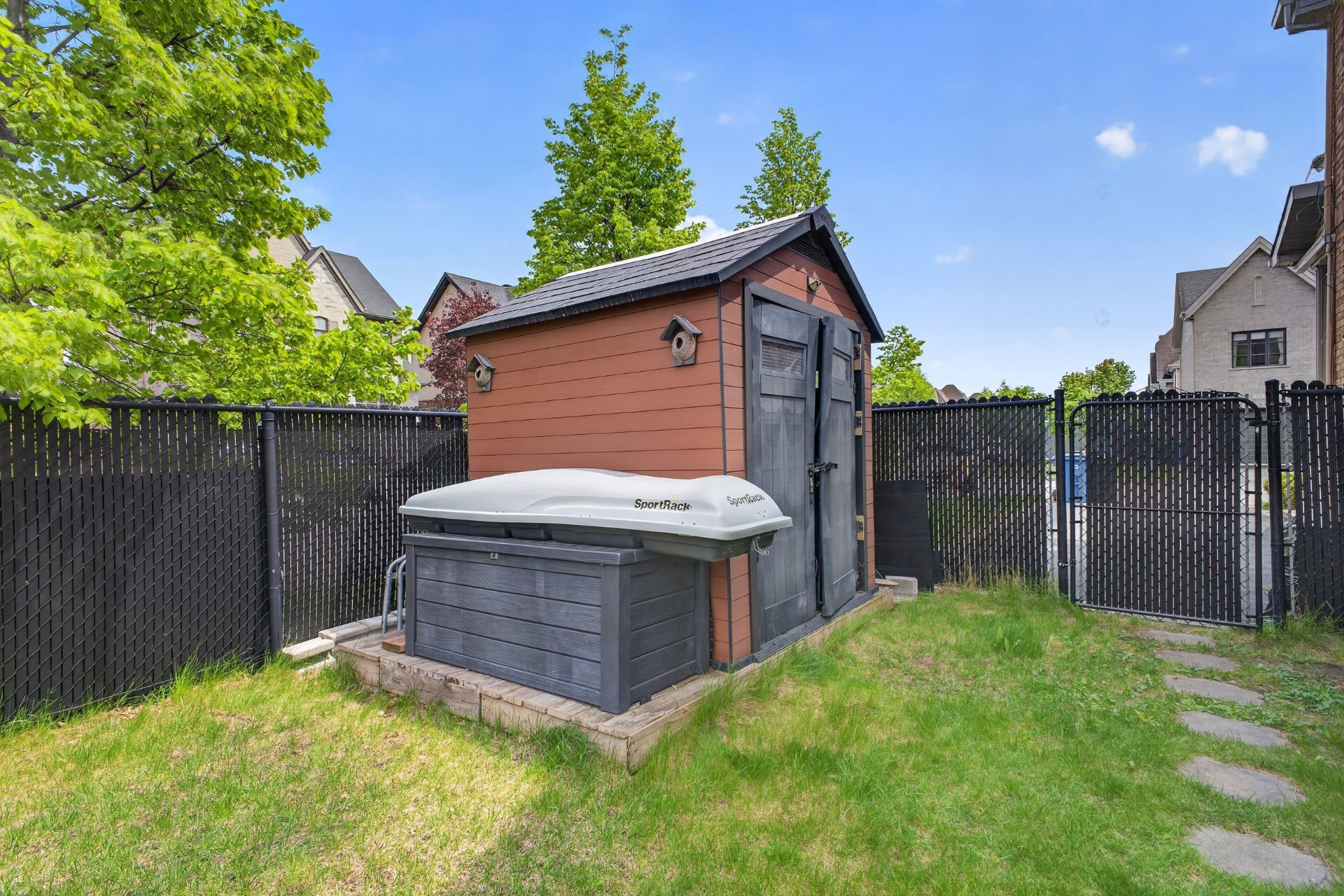 









3277


Rue des Monarques

,
Longueuil (Saint-Hubert),




QC
J3Y0G7

