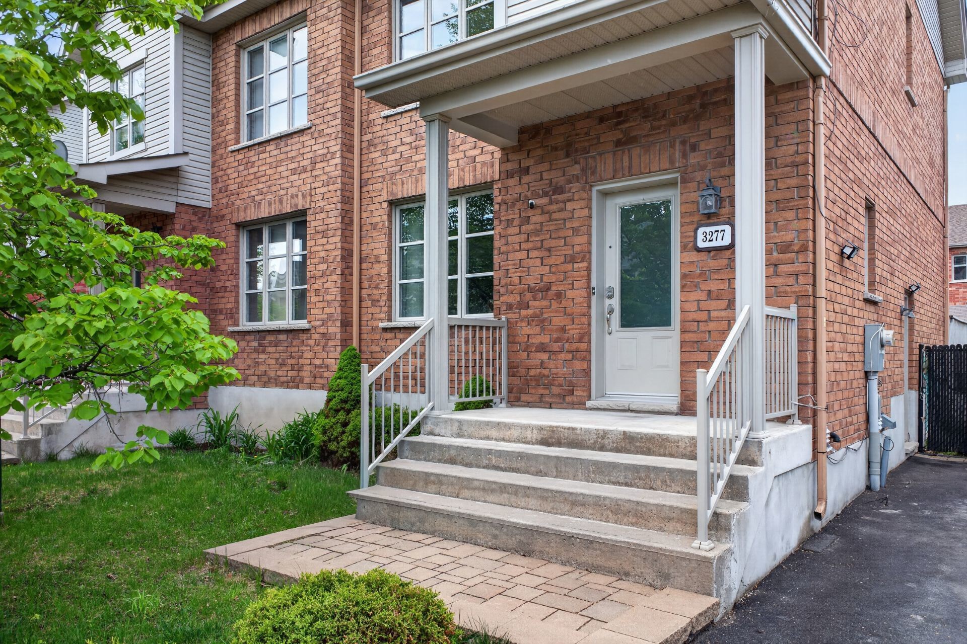 









3277


Rue des Monarques

,
Longueuil (Saint-Hubert),




QC
J3Y0G7

