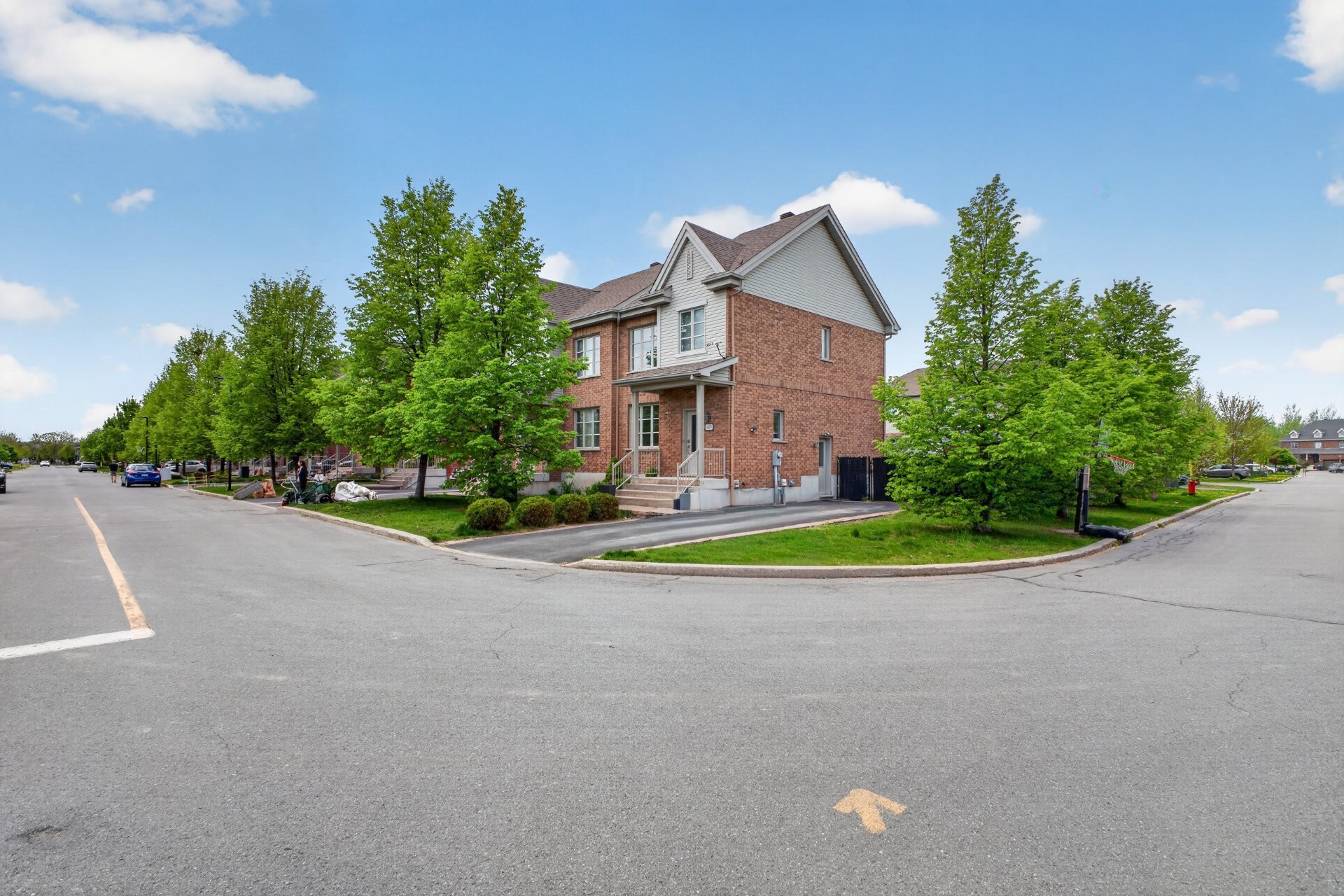 









3277


Rue des Monarques

,
Longueuil (Saint-Hubert),




QC
J3Y0G7


