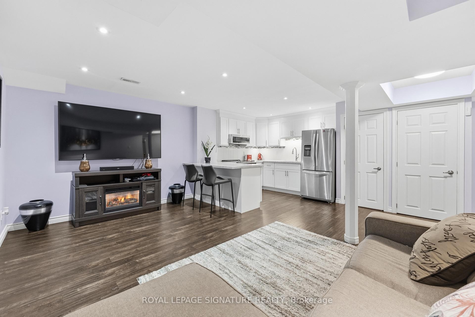 









44


Keith-Wright

Crescent,
Ajax,




ON
L1Z 0R1


