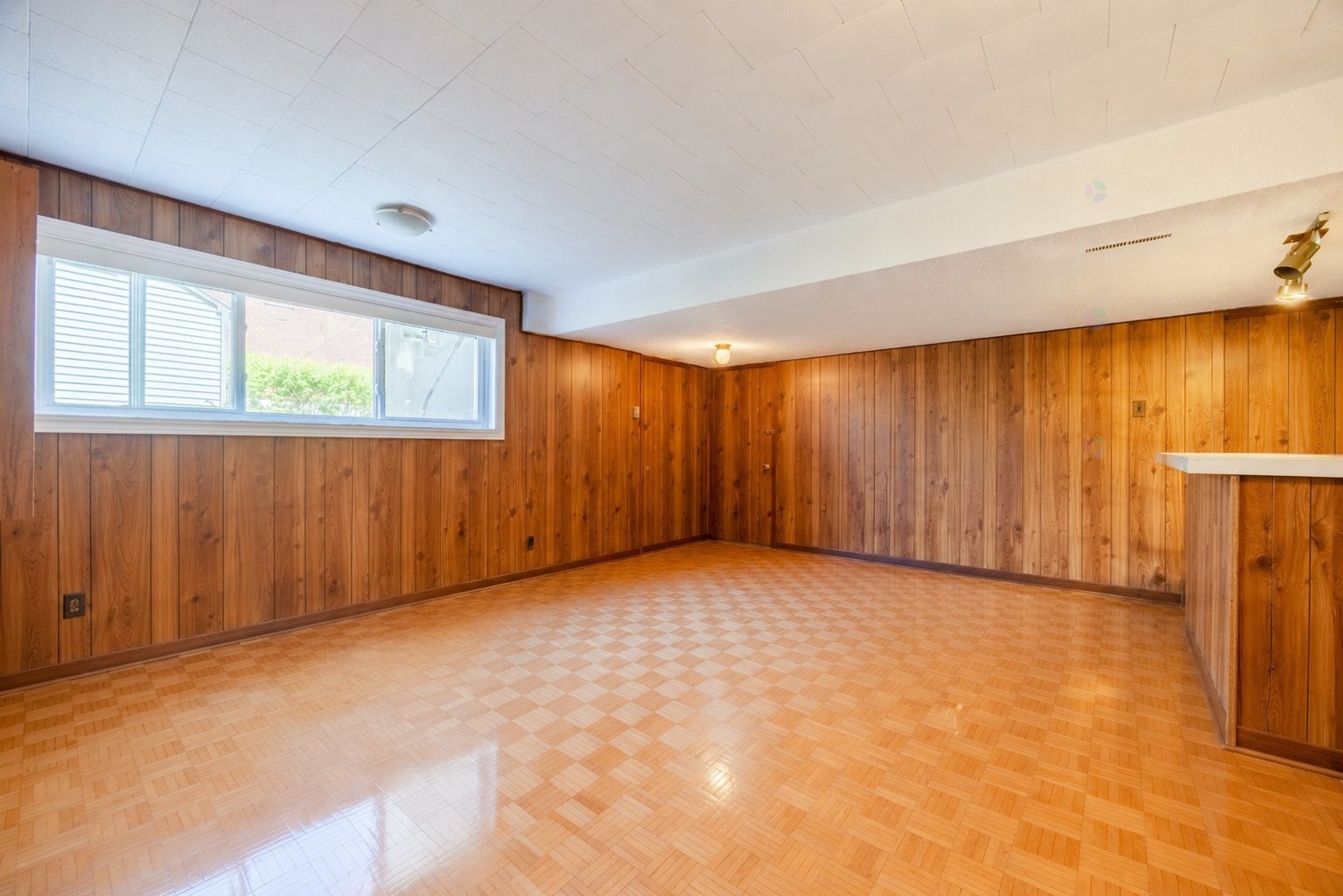 









8585

 - 8587


Rue Mance

,
Montréal (Saint-Léonard),




QC
H1R2K5

