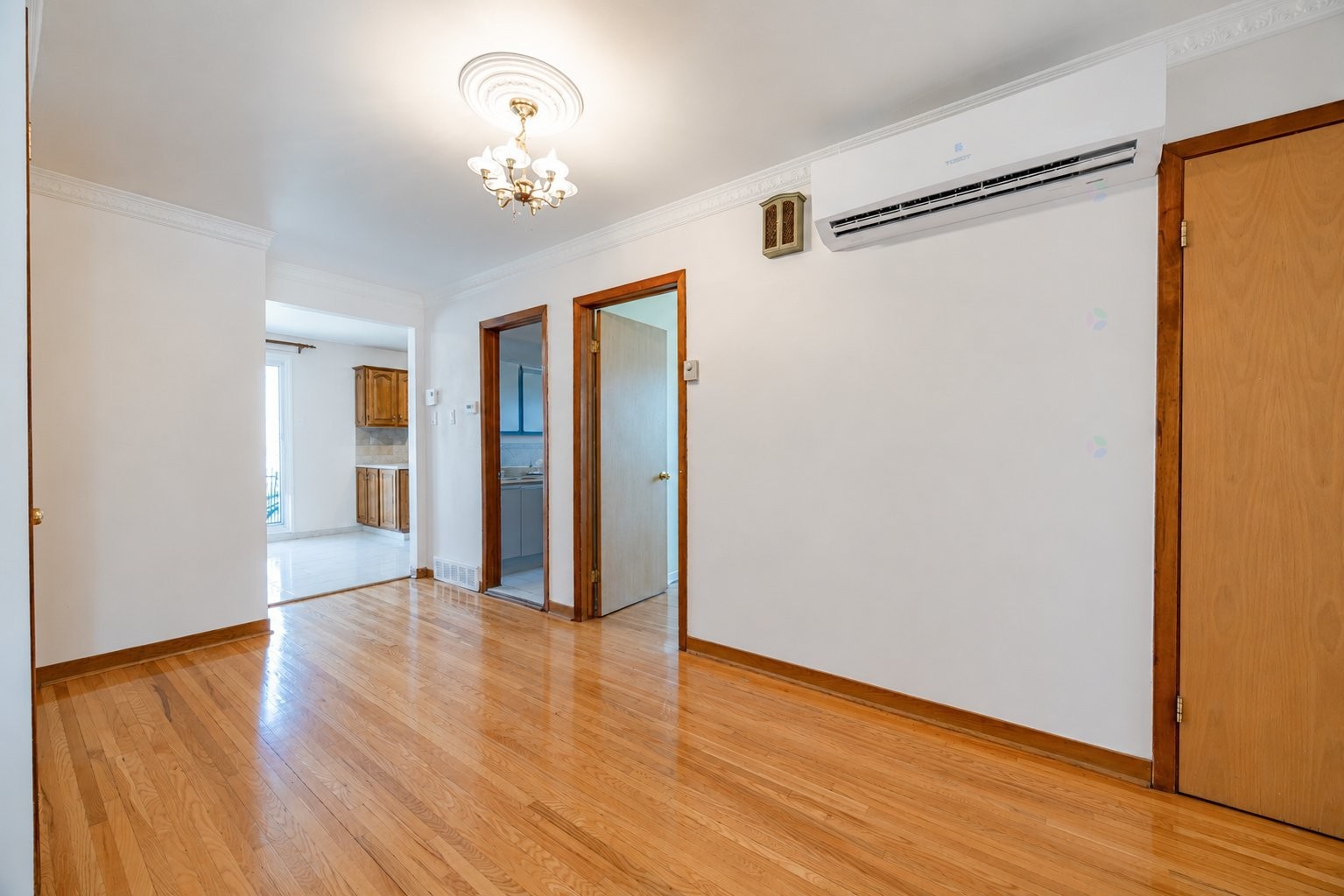 









8585

 - 8587


Rue Mance

,
Montréal (Saint-Léonard),




QC
H1R2K5


