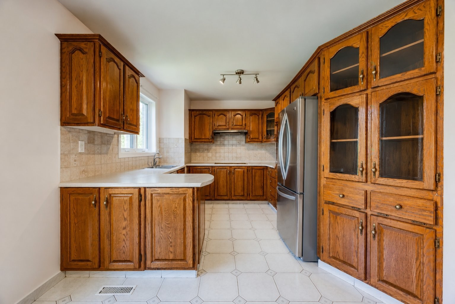 









8585

 - 8587


Rue Mance

,
Montréal (Saint-Léonard),




QC
H1R2K5

