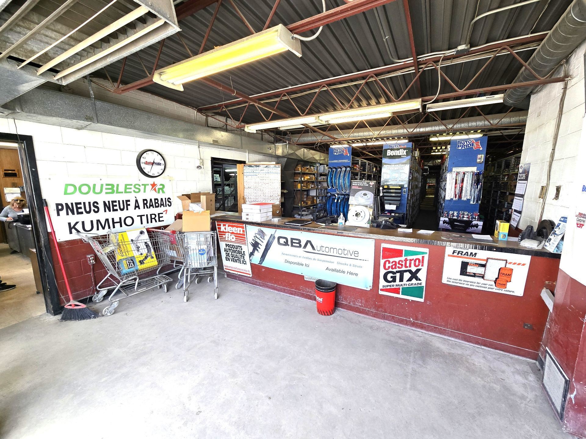 









2040


Av. Francis-Hughes

,
Laval (Chomedey),




QC
H7S1N4

