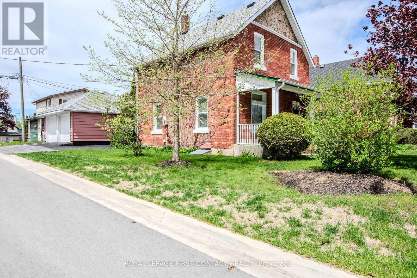 












14 FREDERICK STREET

,
Barrie,




Ontario
L4N2L5

