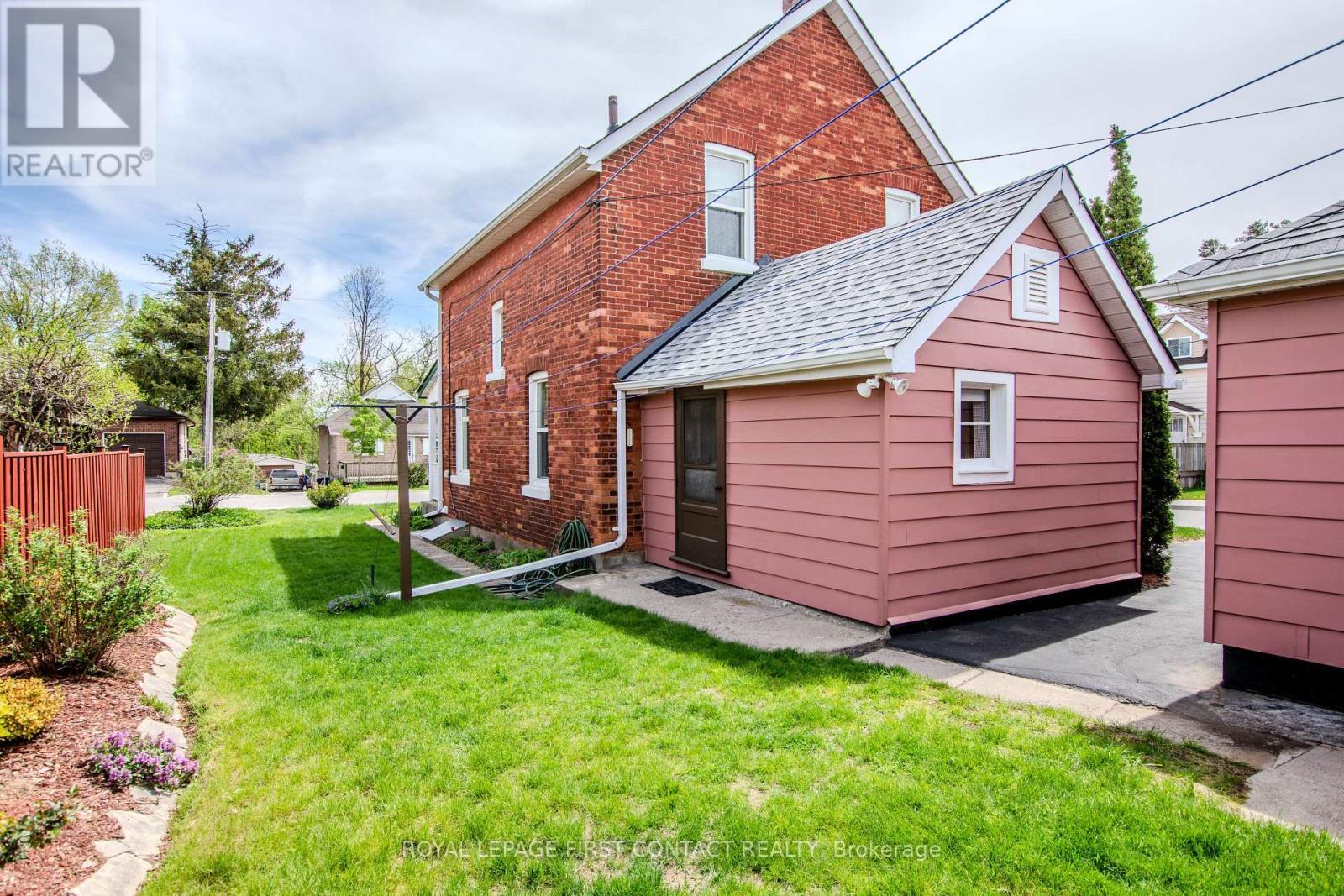 












14 FREDERICK STREET

,
Barrie,




Ontario
L4N2L5

