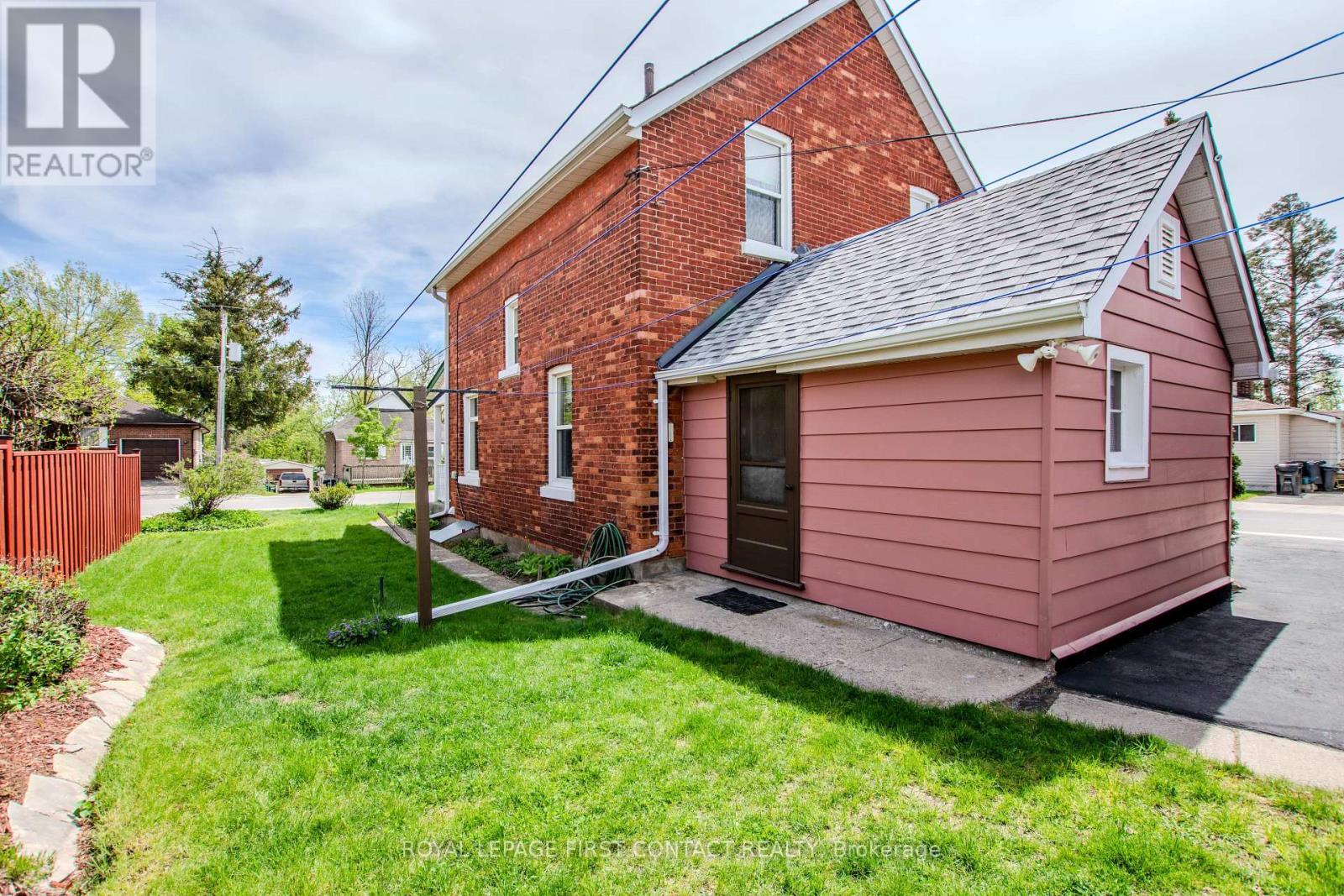 












14 FREDERICK STREET

,
Barrie,




Ontario
L4N2L5

