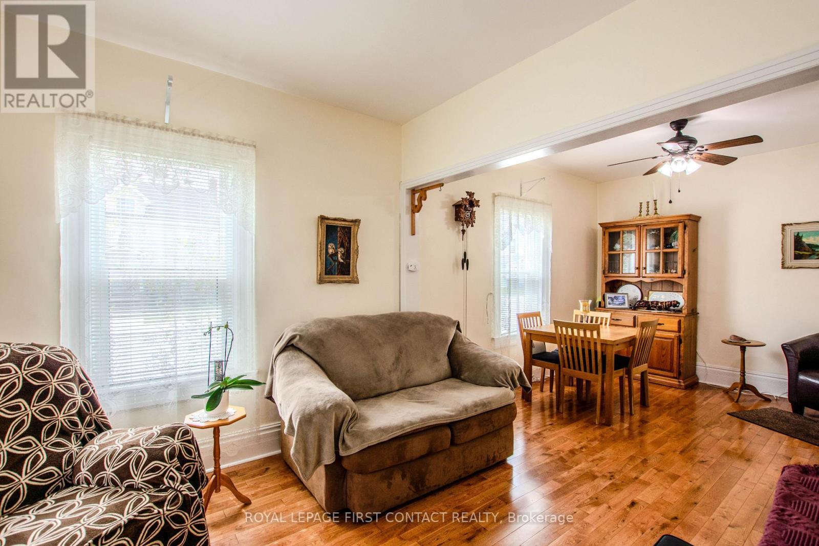 












14 FREDERICK STREET

,
Barrie,




Ontario
L4N2L5

