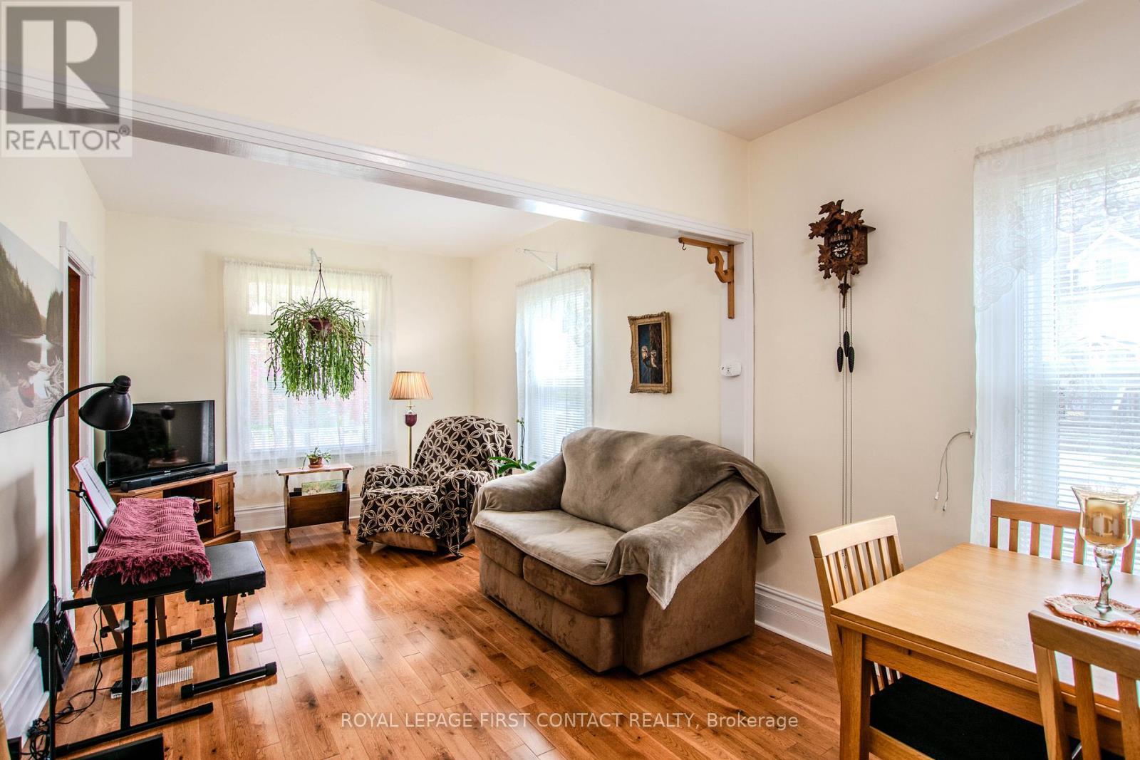 












14 FREDERICK STREET

,
Barrie,




Ontario
L4N2L5

