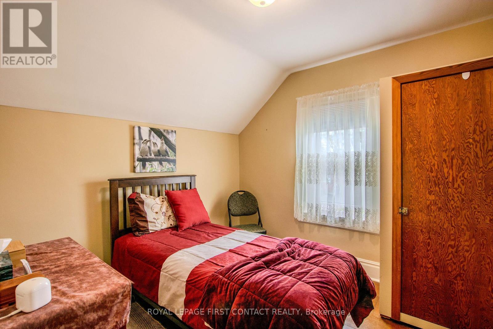 












14 FREDERICK STREET

,
Barrie,




Ontario
L4N2L5

