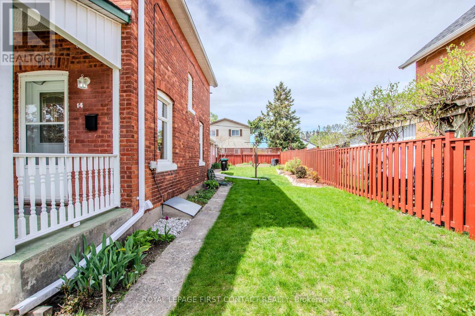 












14 FREDERICK STREET

,
Barrie,




Ontario
L4N2L5

