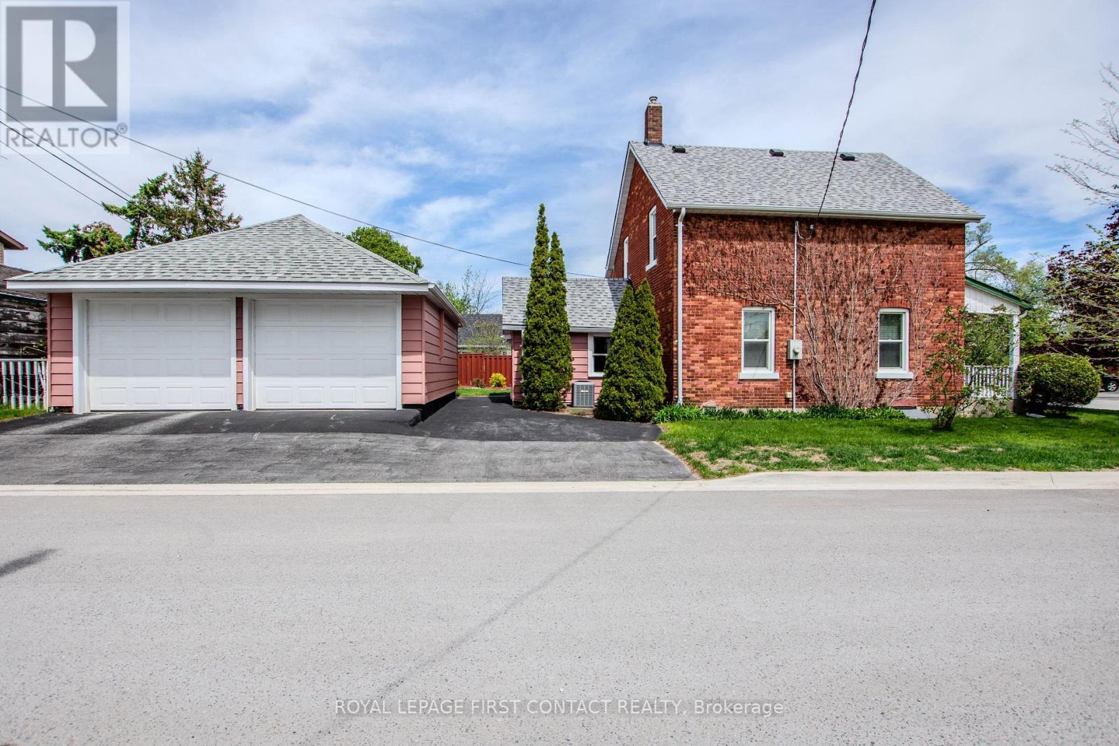 












14 FREDERICK STREET

,
Barrie,




Ontario
L4N2L5

